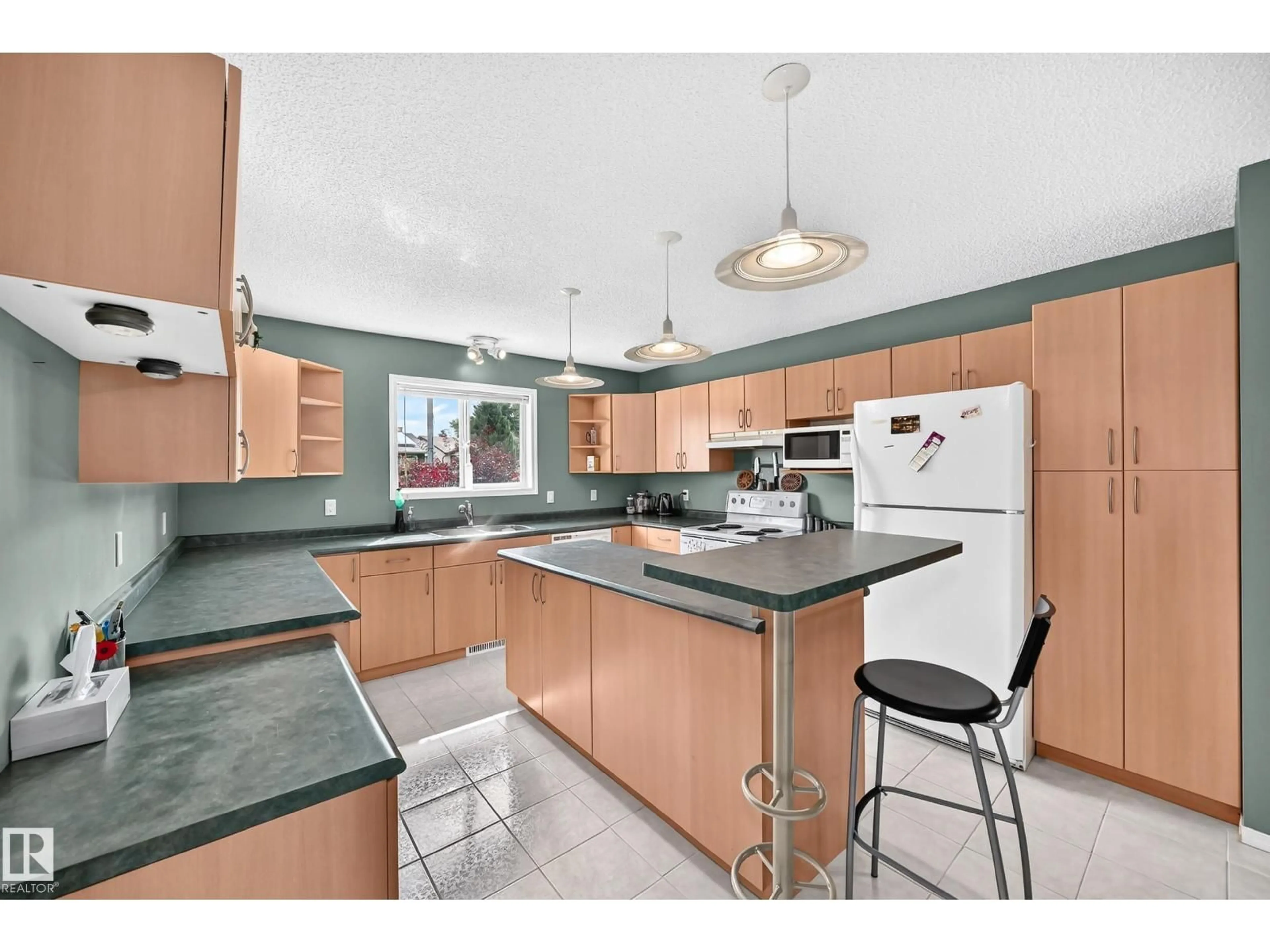 Open concept kitchen, ceramic/tile floor for NW - 1116 39 ST, Edmonton Alberta T6L2K7