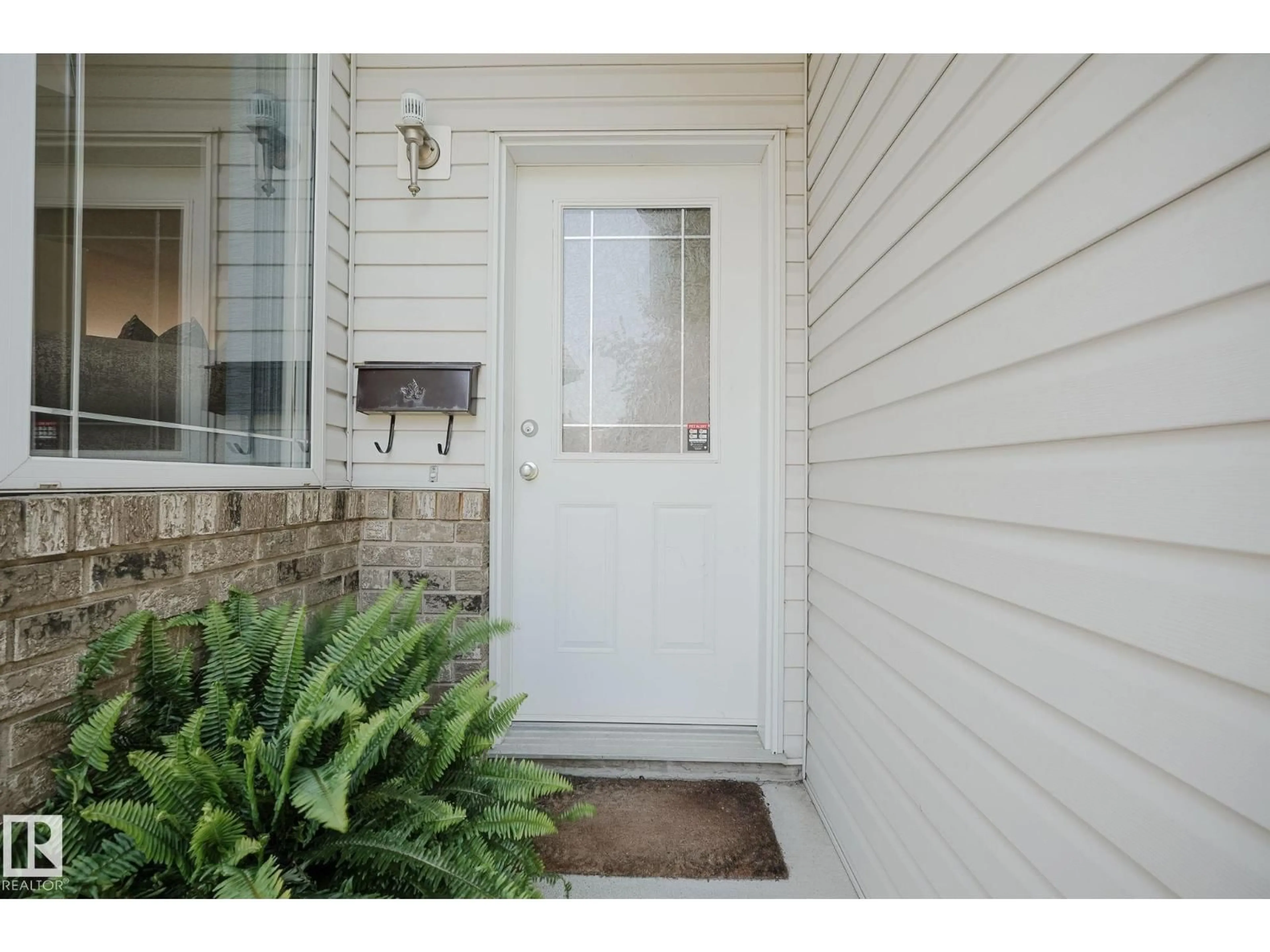 Indoor entryway for 189 FORREST DR, Sherwood Park Alberta T8A6A9