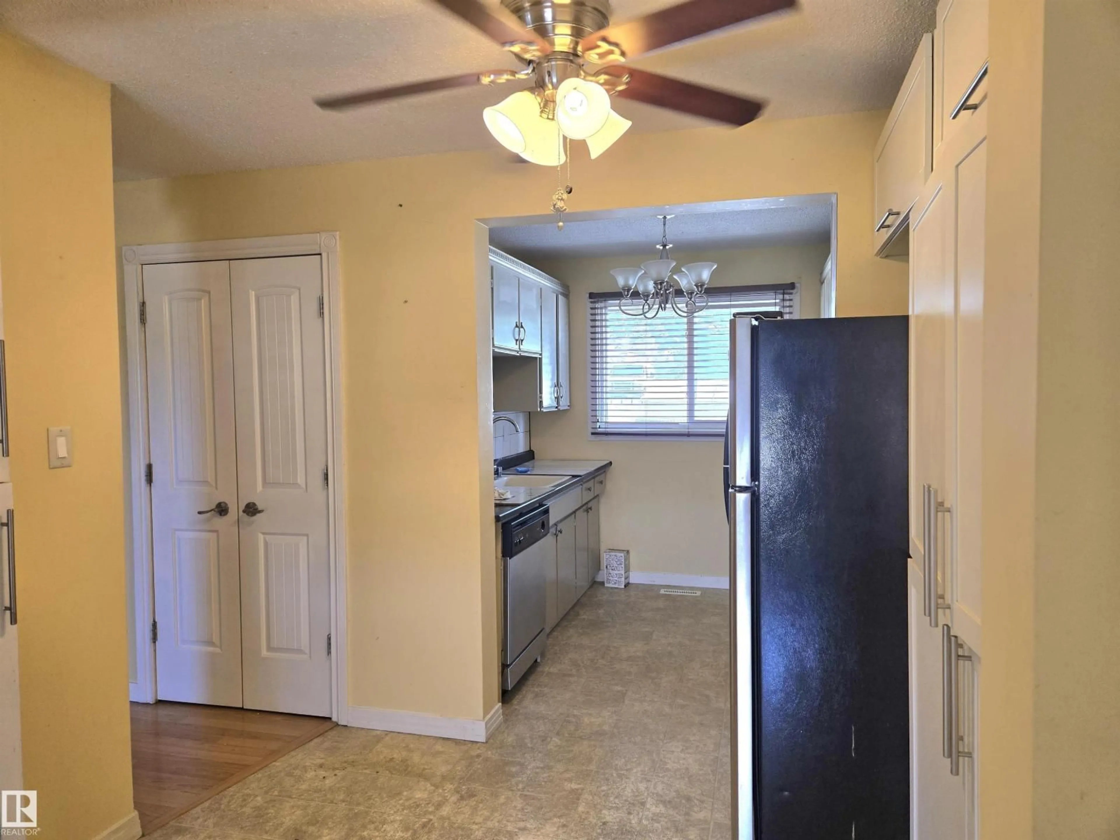 Standard kitchen, unknown for 360 NORTHGATE TC, Edmonton Alberta T5E3E3