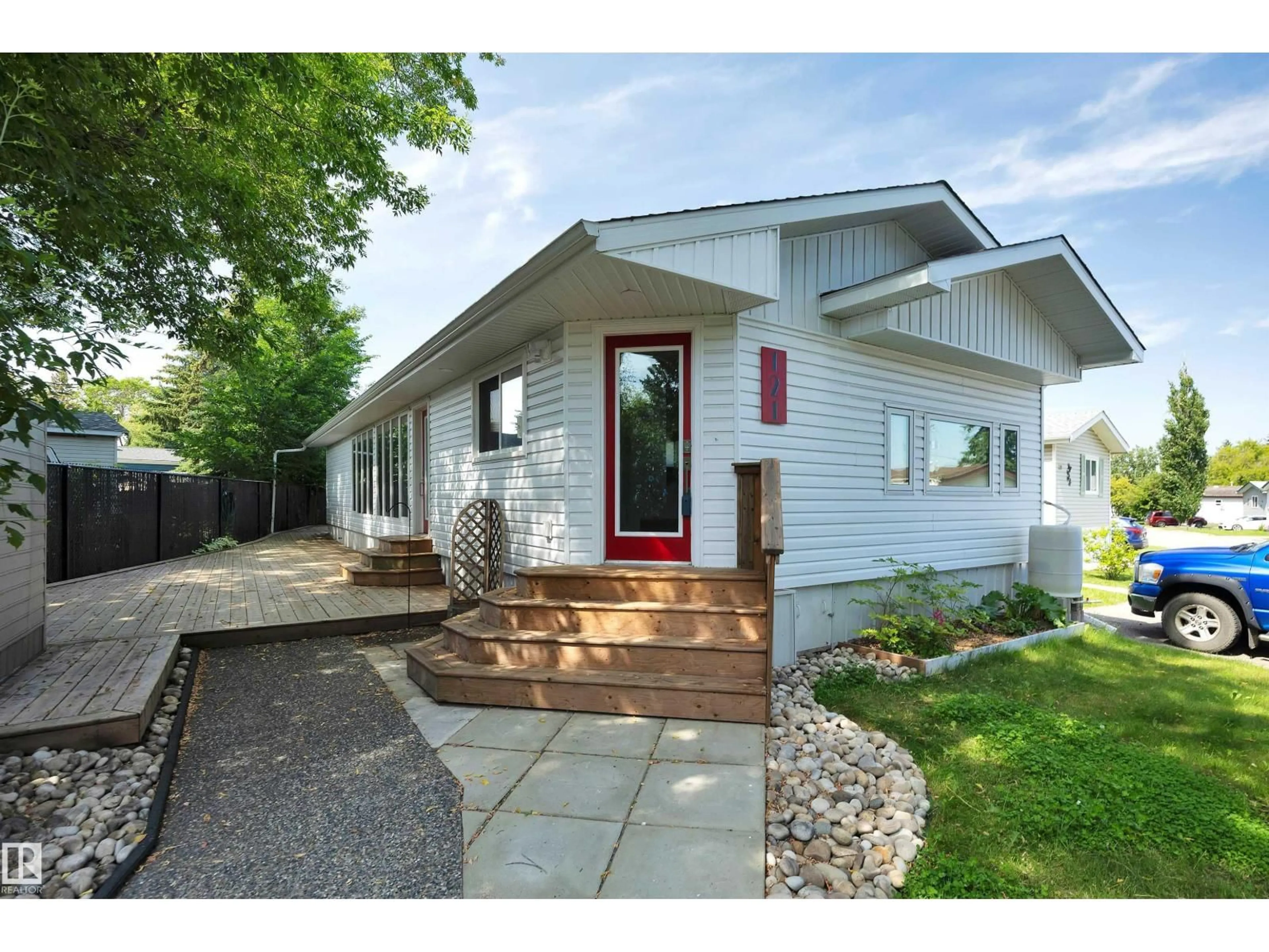 Home with vinyl exterior material, street for 121 WILLOW PARK ES, Leduc Alberta T9E5R9