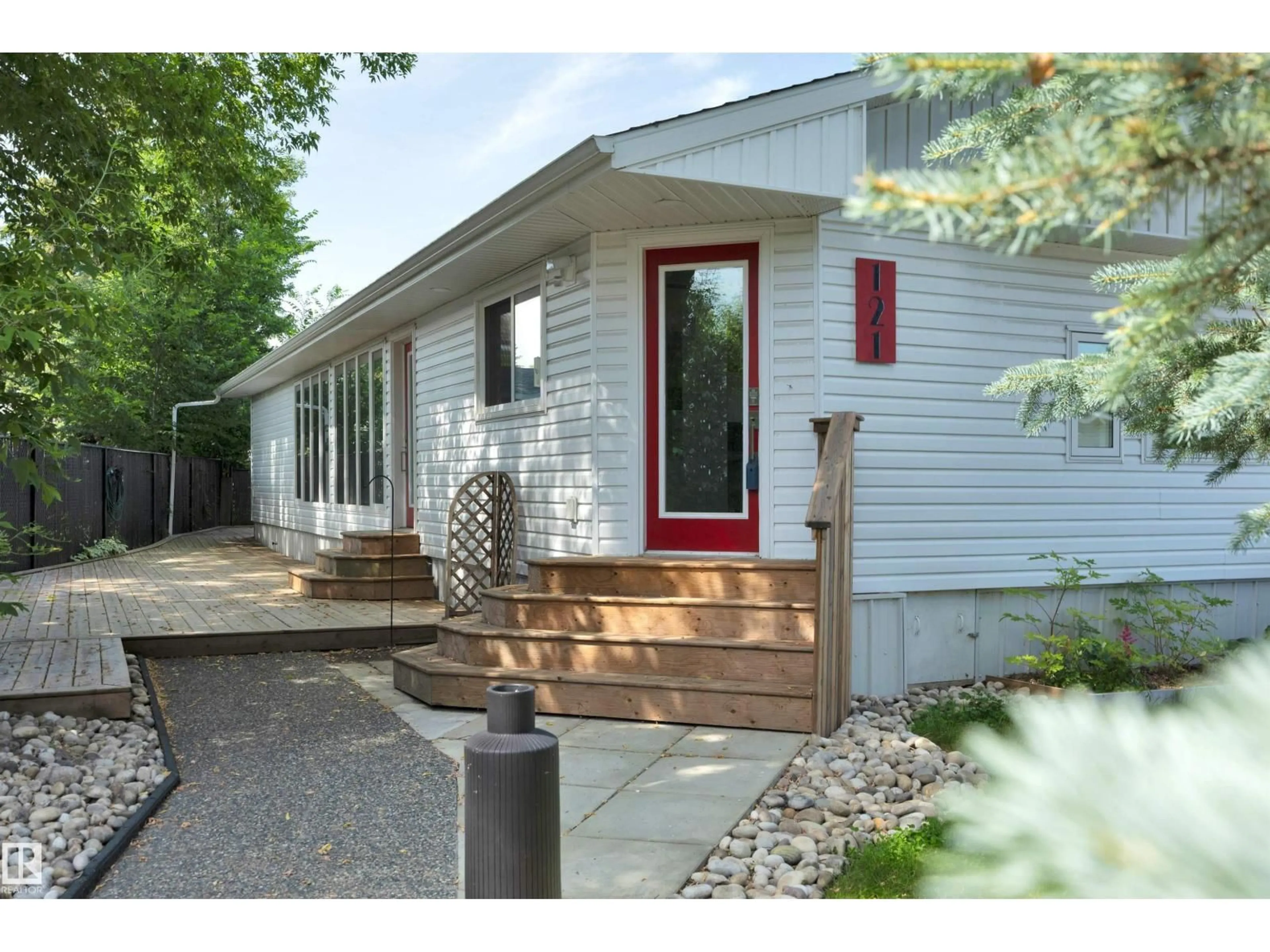 Home with vinyl exterior material, street for 121 WILLOW PARK ES, Leduc Alberta T9E5R9