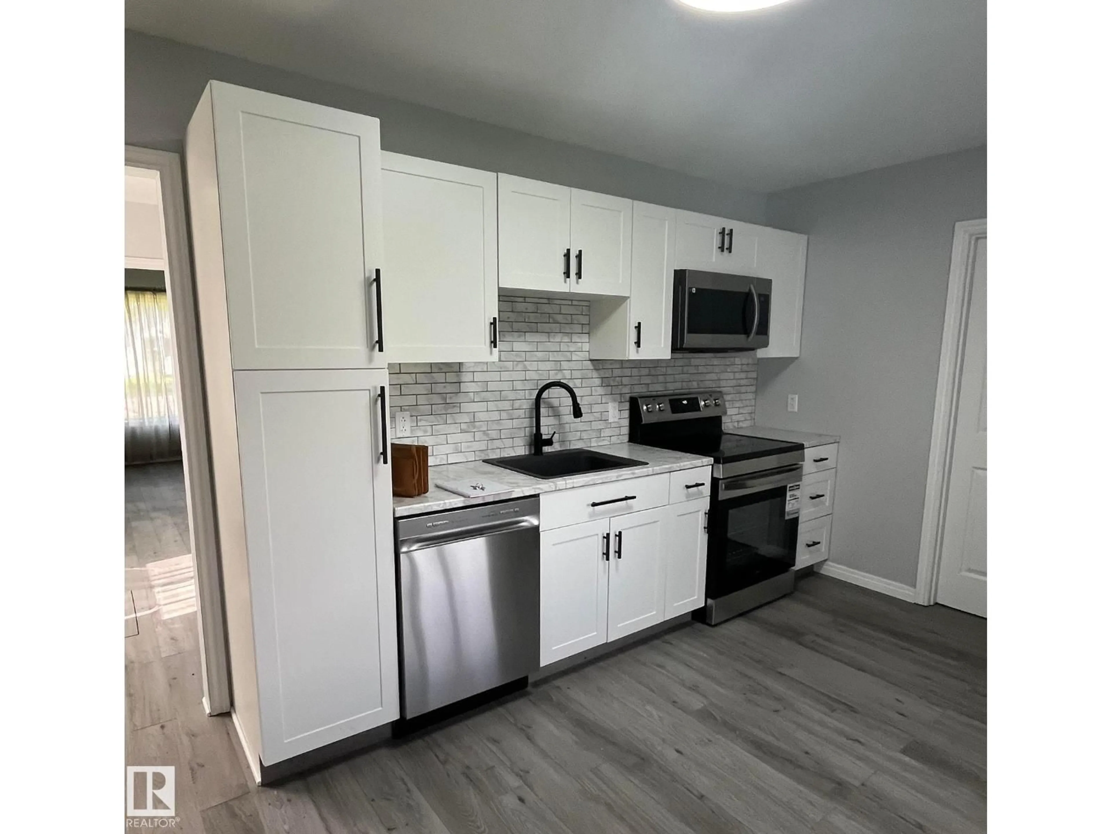 Standard kitchen, unknown for 5212 51 AVE, Bonnyville Town Alberta T9N2A8