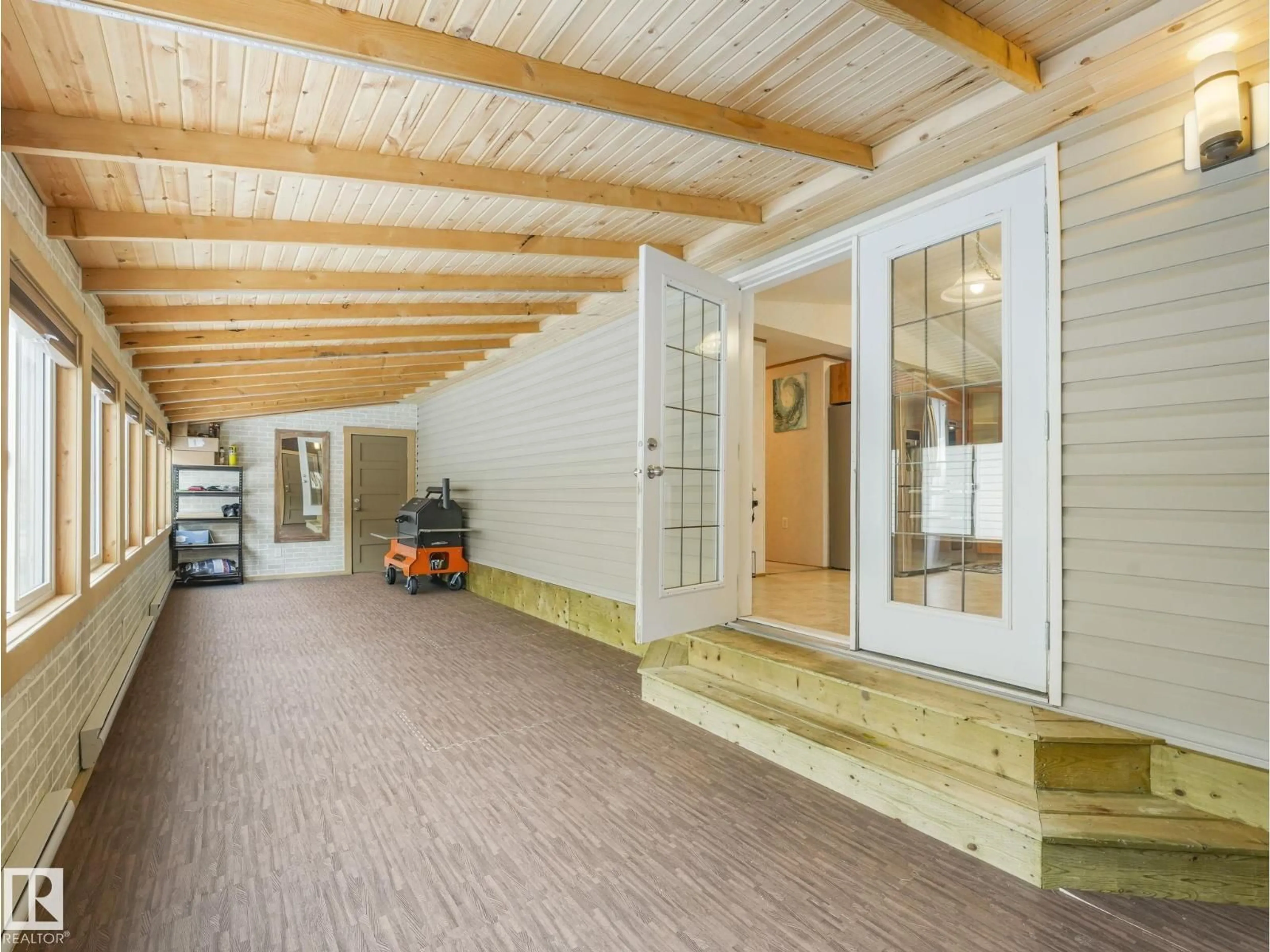 Indoor foyer for Maple Ridge MH PA NW - 1634 66 AVE, Edmonton Alberta T6P0A6