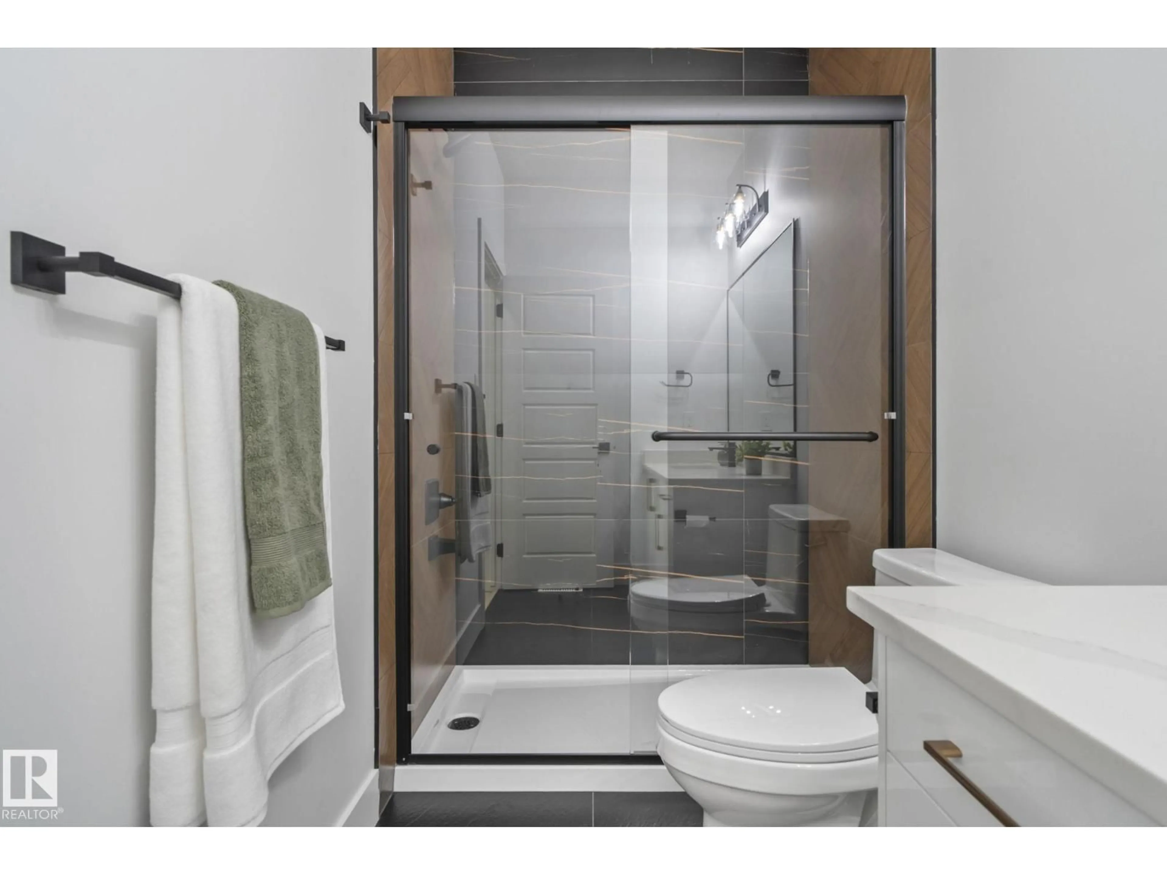 Standard bathroom, ceramic/tile floor for 88 SILVERSTONE DR, Stony Plain Alberta T7Z0E8