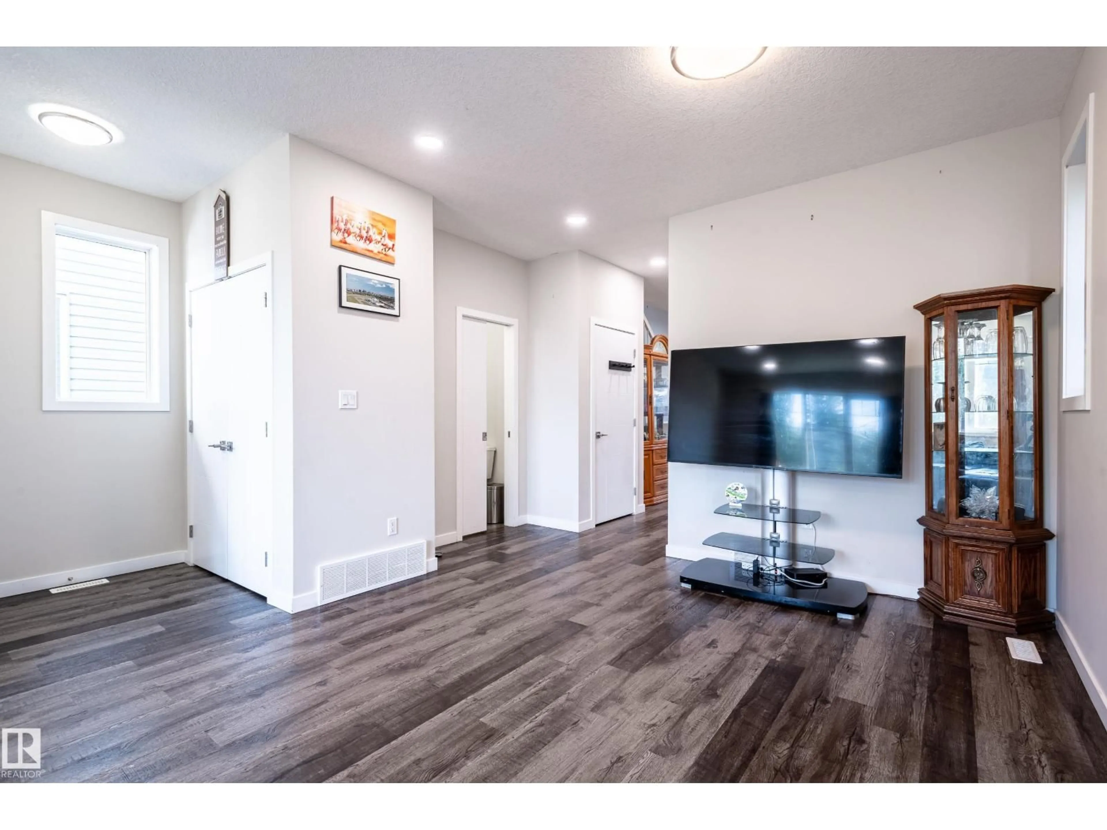 Indoor entryway for 15928 100 AV, Edmonton Alberta T5P0L2