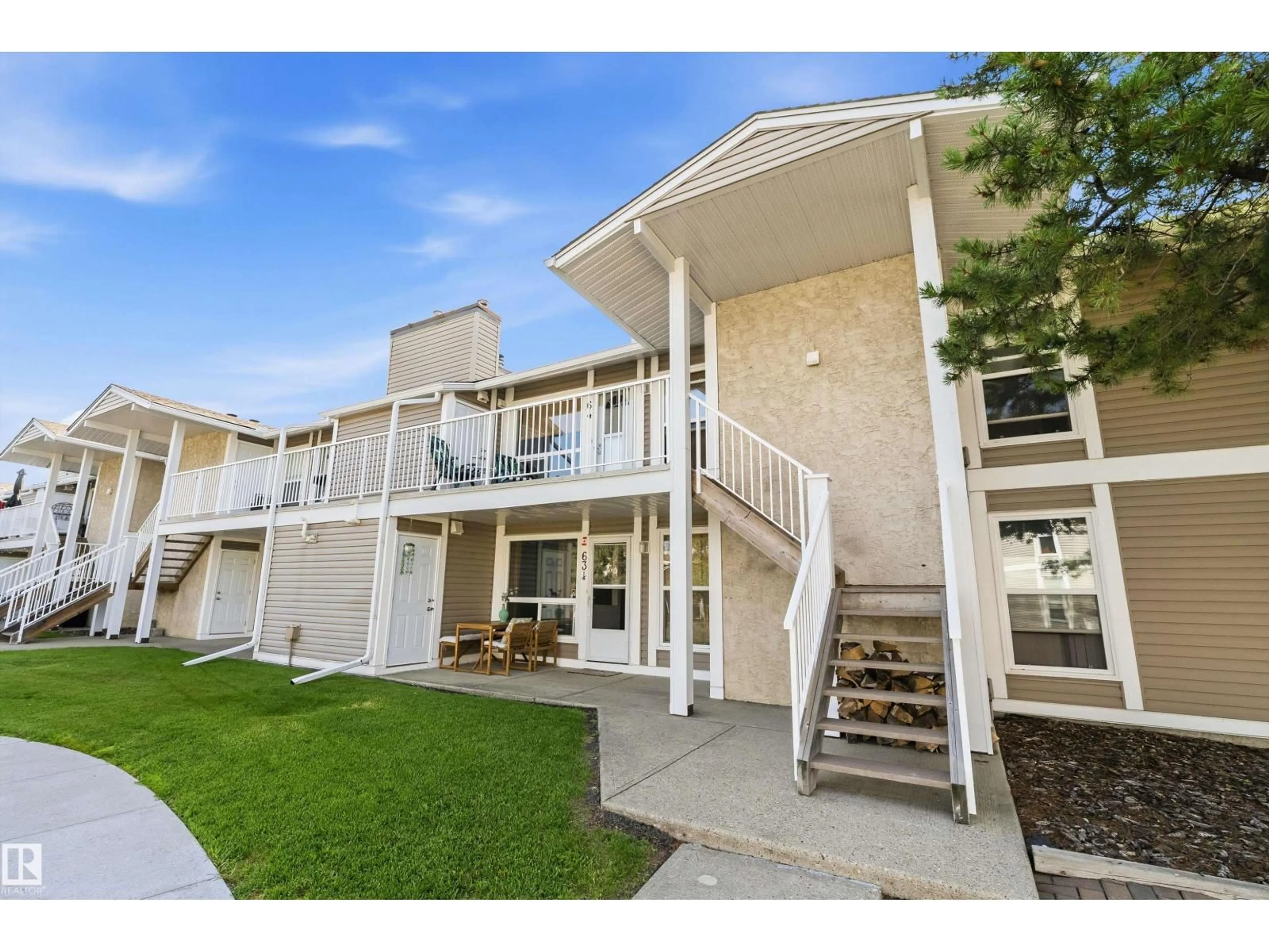 Patio, unknown for 2204 - 64 118 ST, Edmonton Alberta T6J5K2