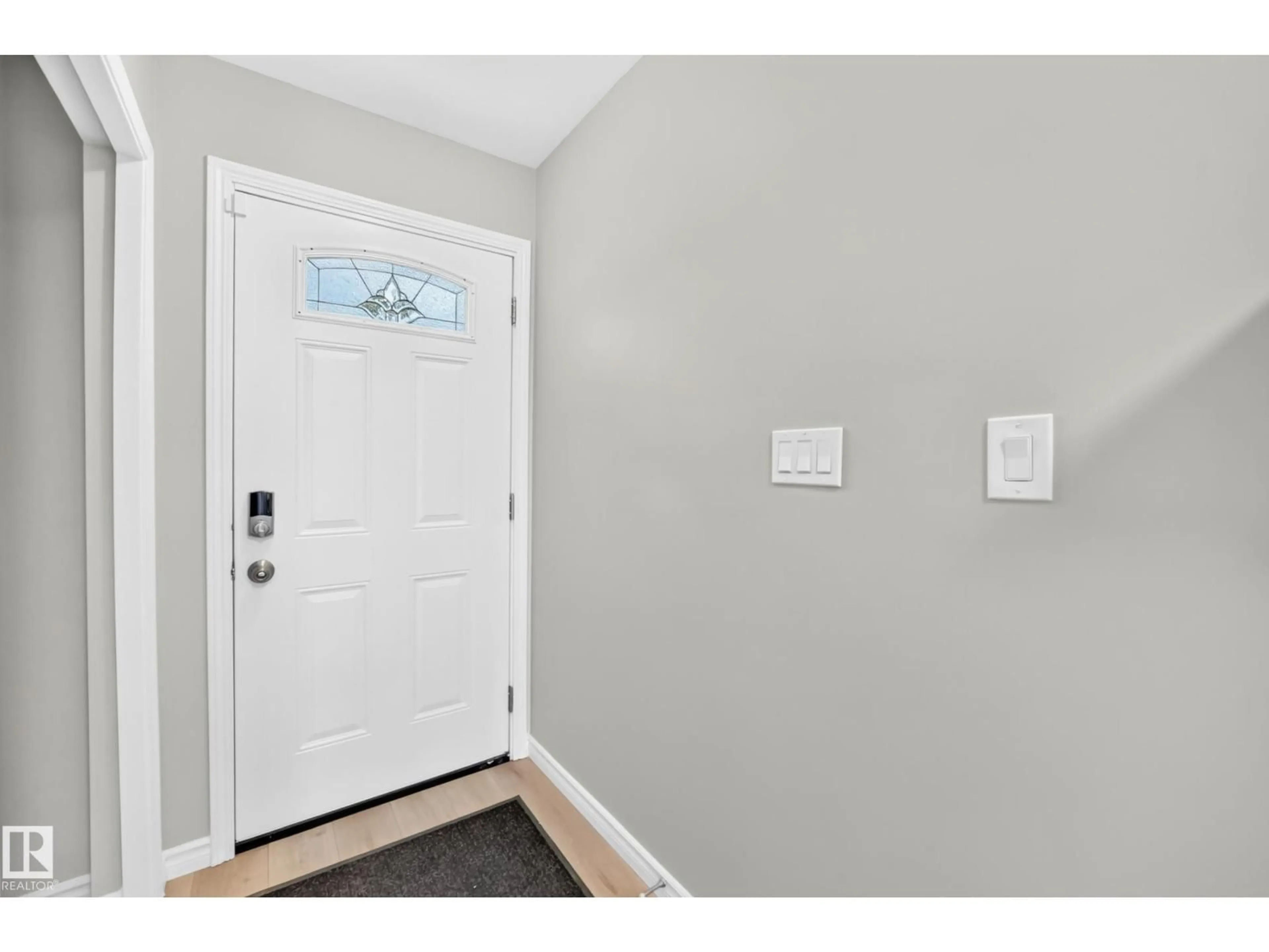 Indoor entryway for 5234 118 AV, Edmonton Alberta T5W1C3
