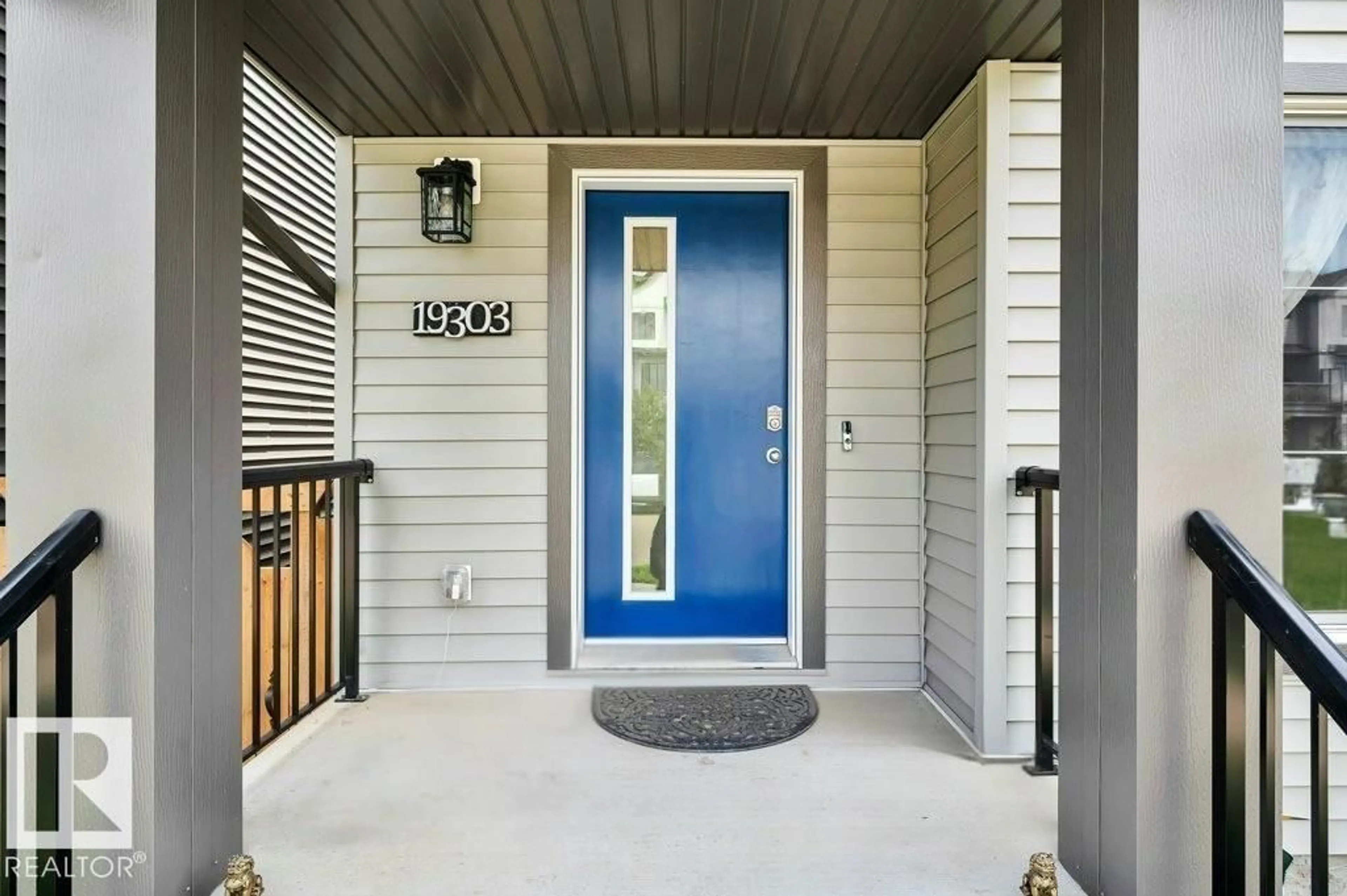 Indoor entryway for NW - 19303 27 AV, Edmonton Alberta T6M1K9