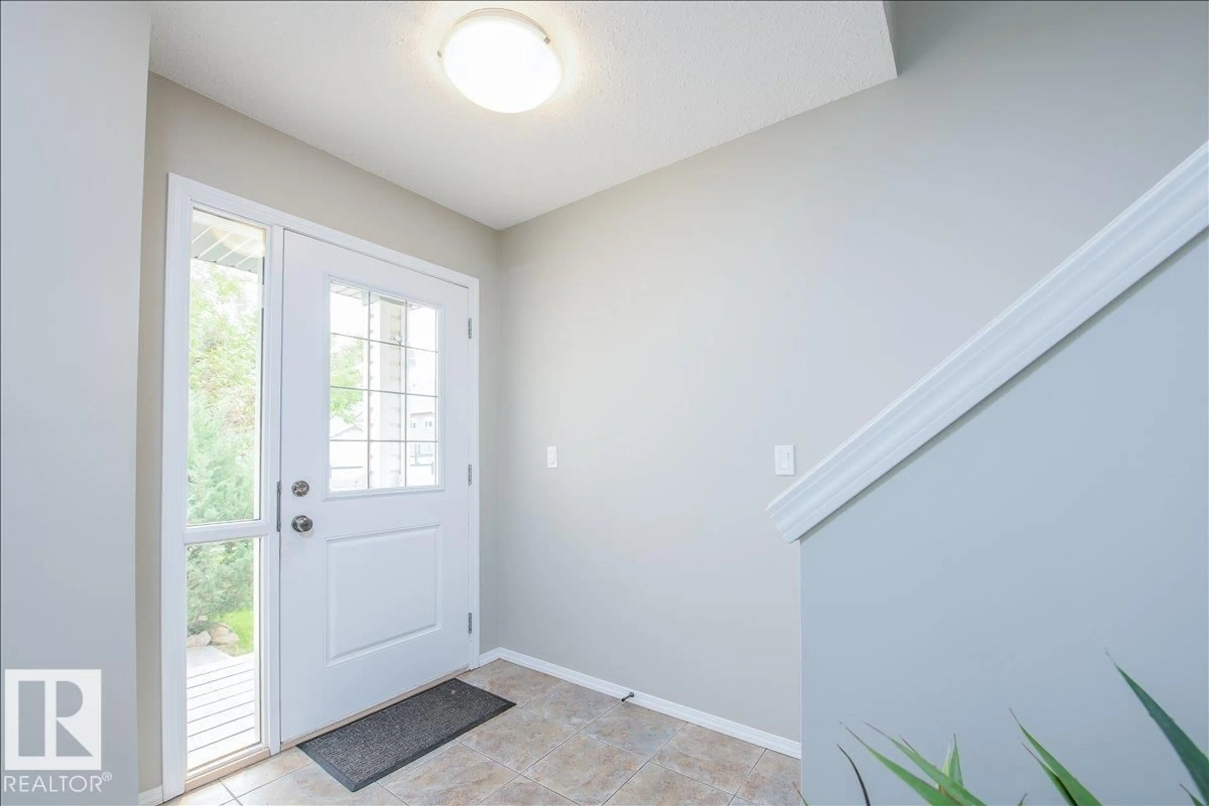 Indoor entryway for 10412 99 ST, Morinville Alberta T8R0C3