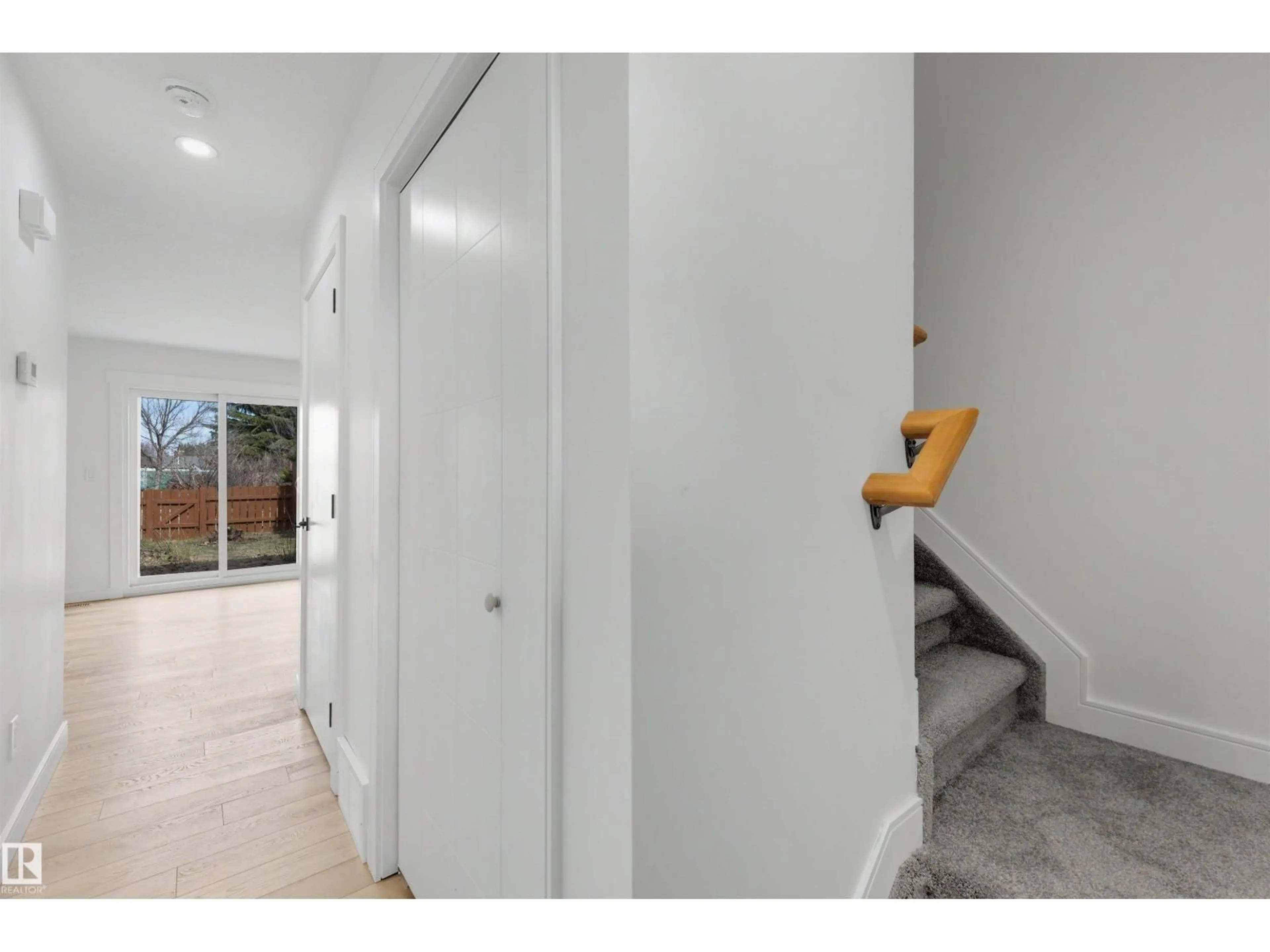 Indoor entryway for 14329 23 ST, Edmonton Alberta T5Y1N1