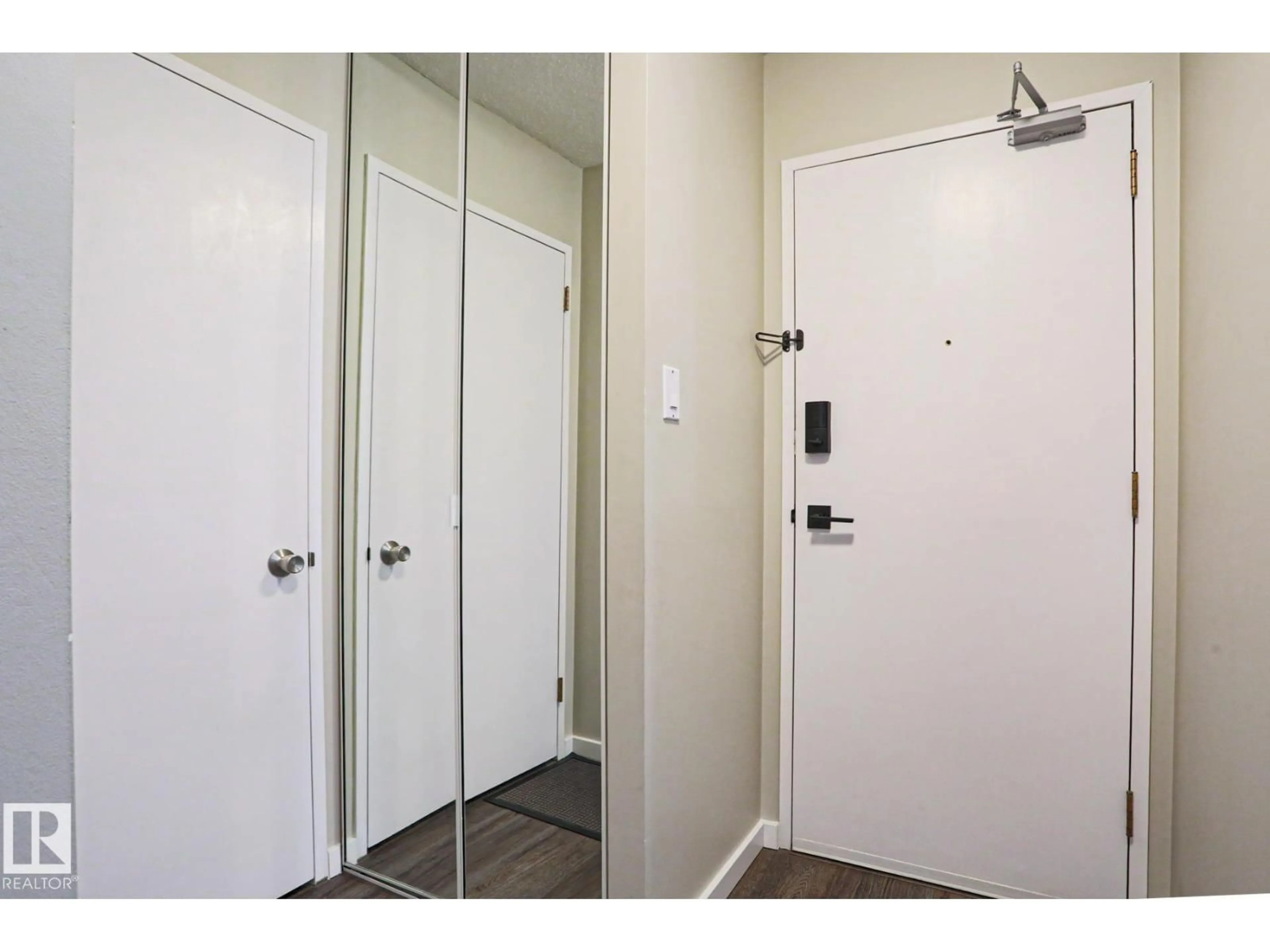 Indoor entryway for #1104 - 9835 113 ST, Edmonton Alberta T5K1N4