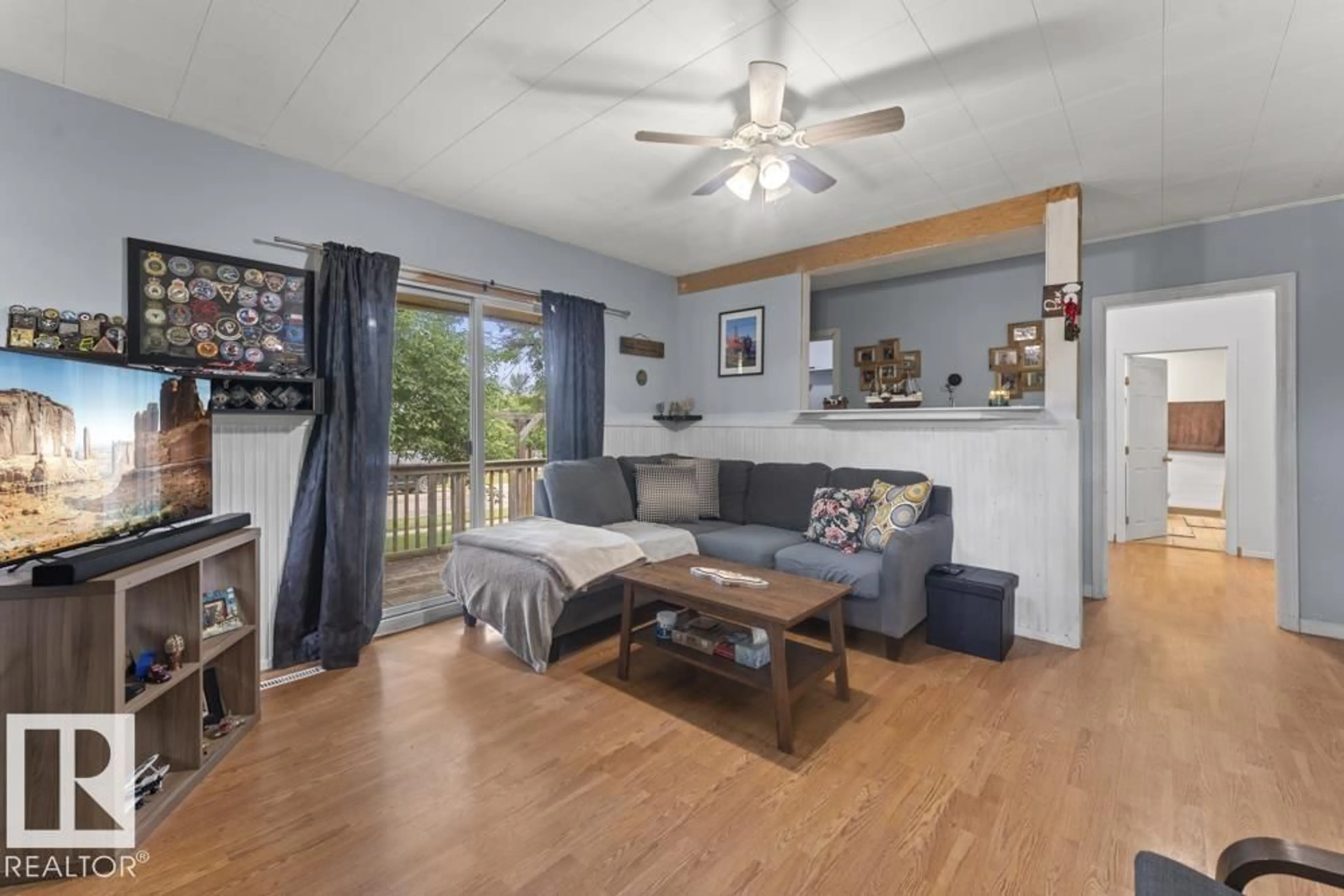 Living room with furniture, wood/laminate floor for 5201 58 ST, Cold Lake Alberta T9M1S3