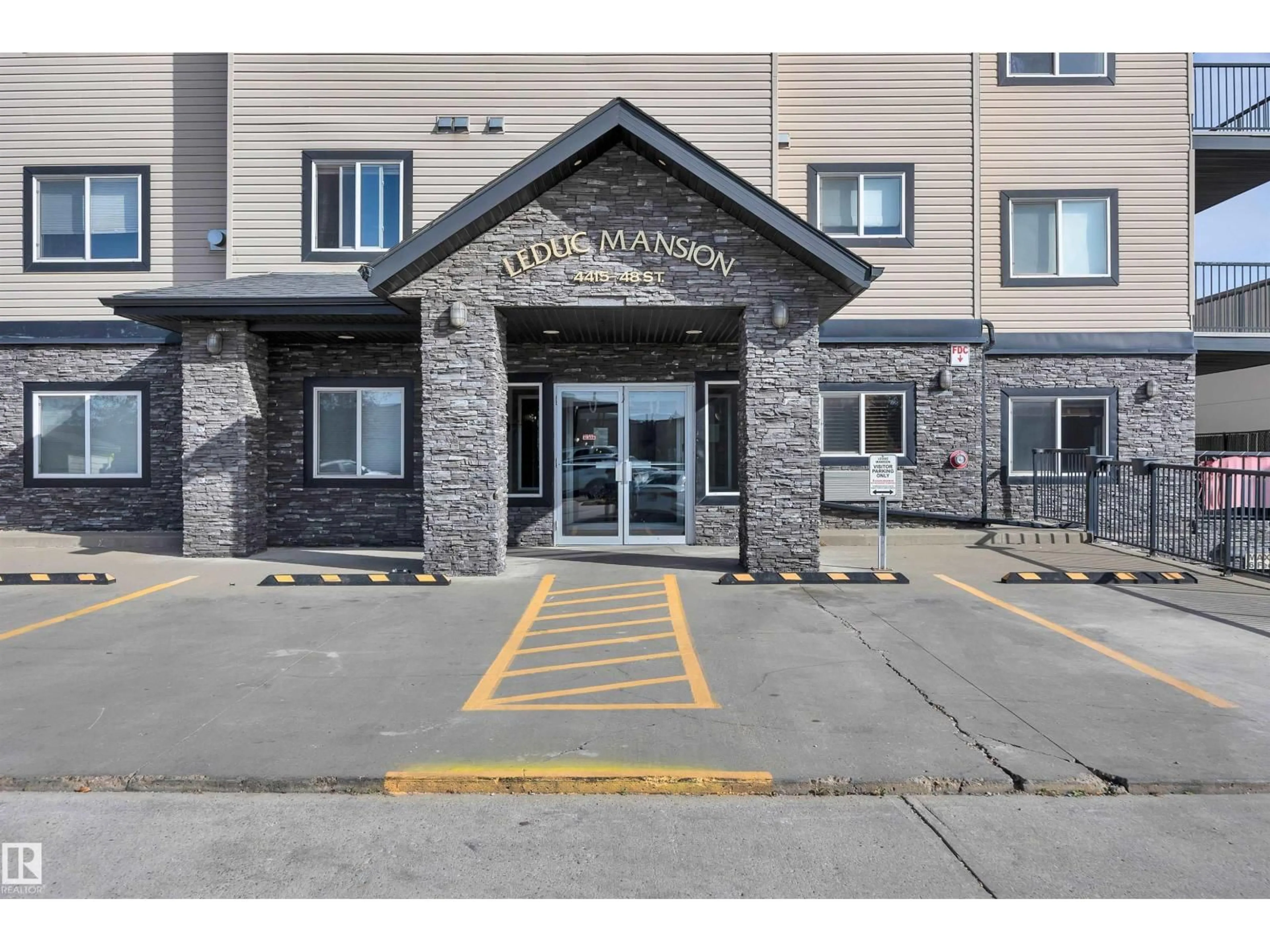 Indoor foyer for 411 - 4415 48 ST, Leduc Alberta T9E5Y3