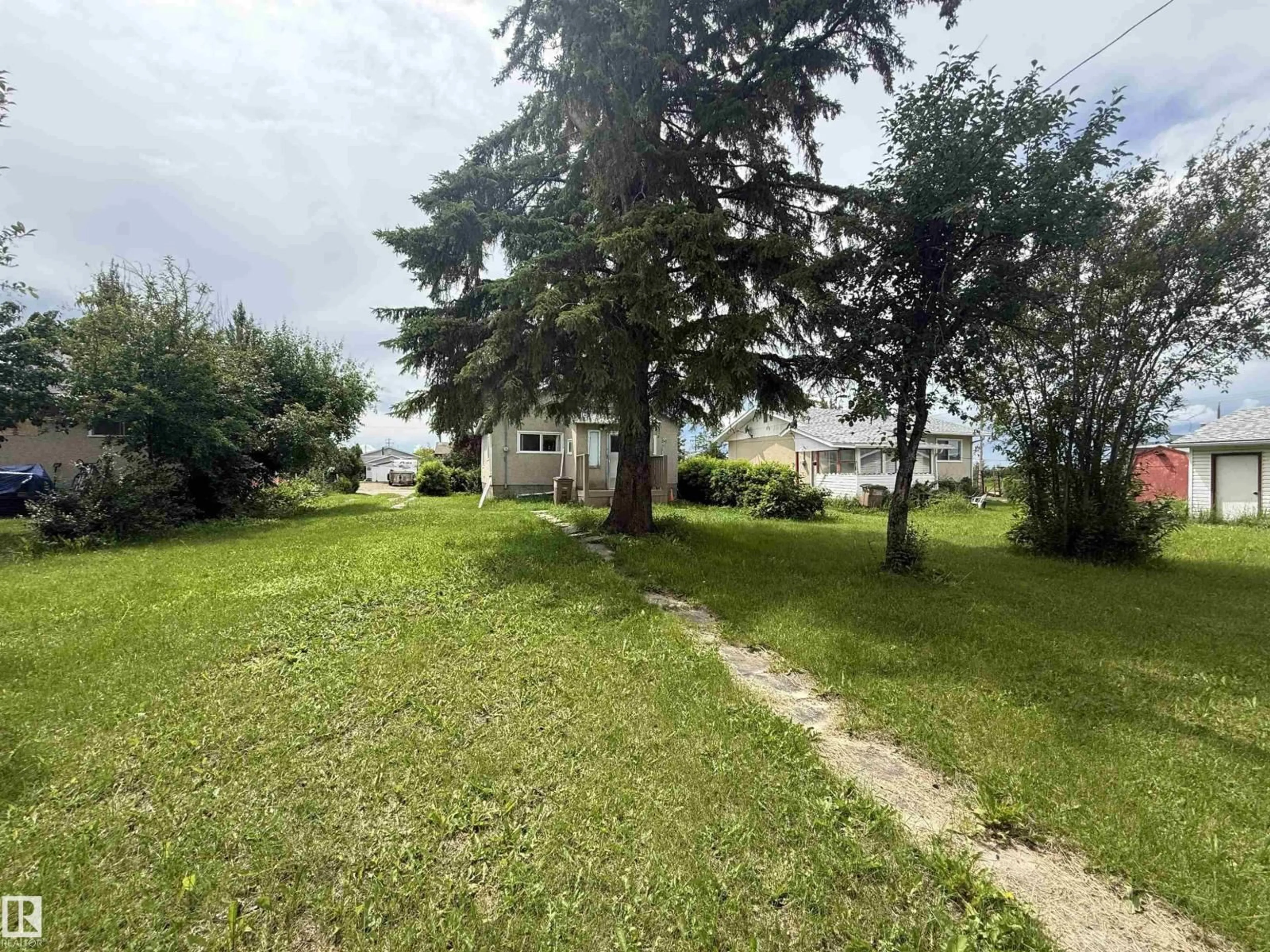 A pic from outside/outdoor area/front of a property/back of a property/a pic from drone, water/lake/river/ocean view for 5113 FIFTH ST, Boyle Alberta T0A0M0