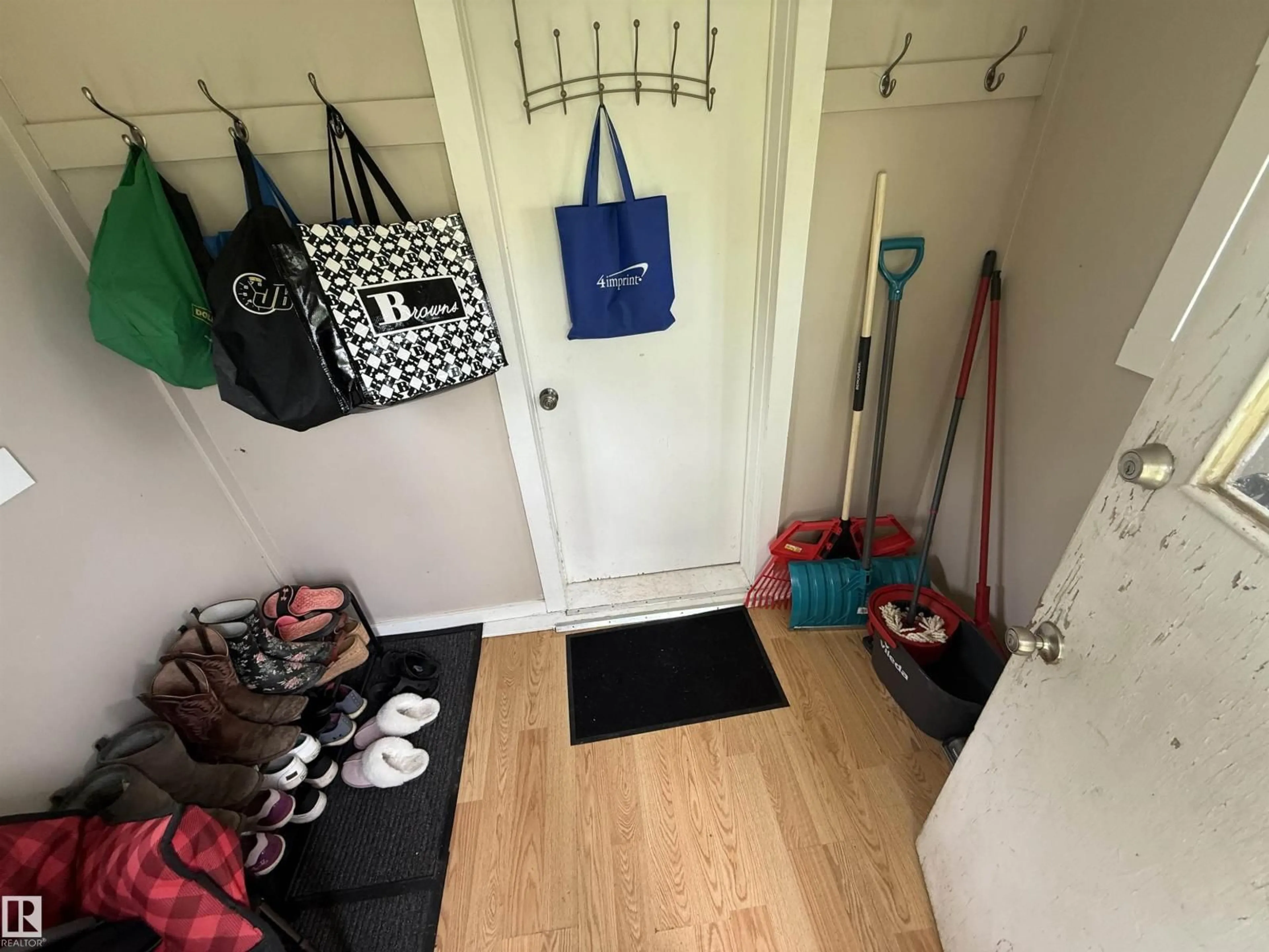 Indoor entryway for 5113 FIFTH ST, Boyle Alberta T0A0M0