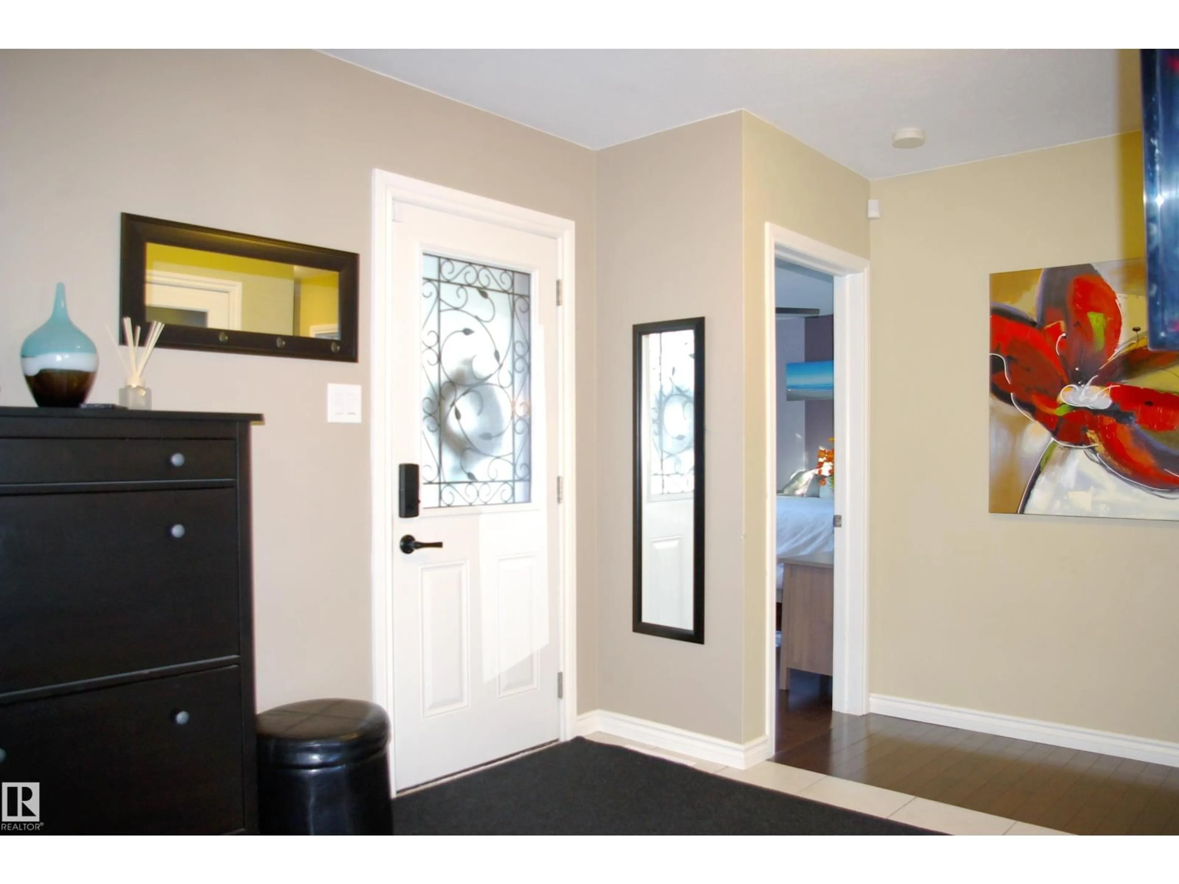 Indoor entryway for 9615 57 ST, Edmonton Alberta T6B1J8