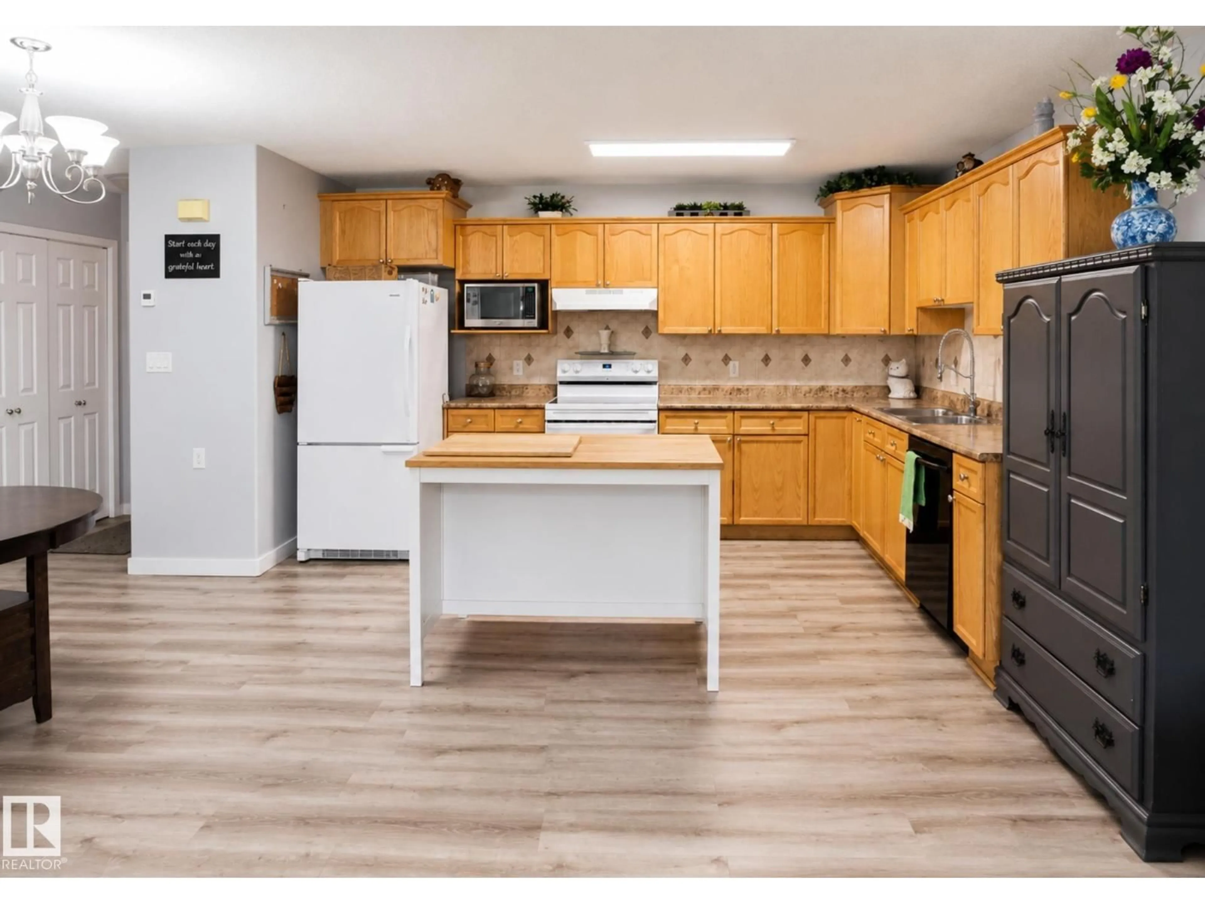 Open concept kitchen, wood/laminate floor for #10 - 5501 PINE DR, Cherry Grove Alberta T0A0T0