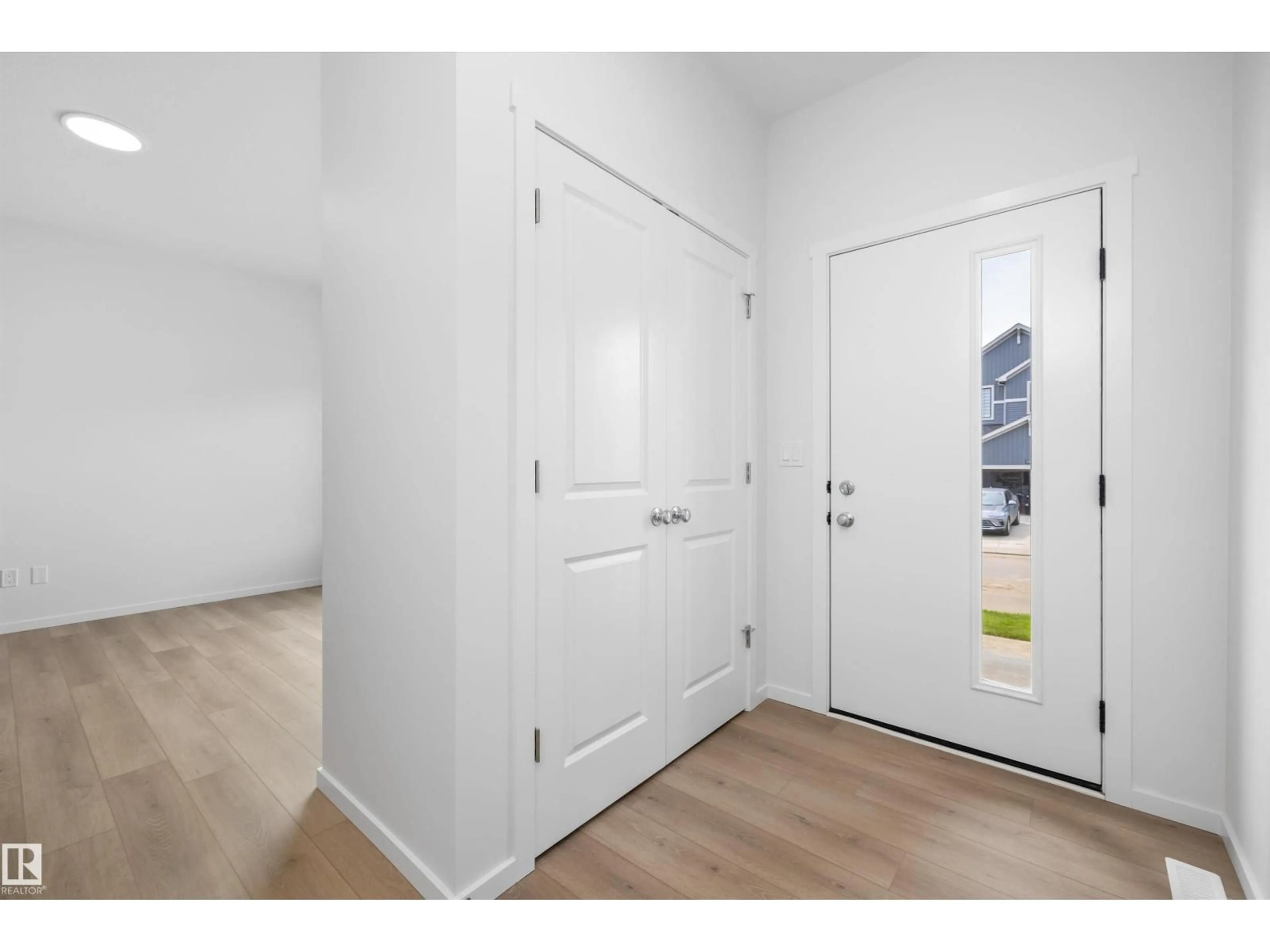 Indoor entryway for 9105 ELVES LO, Edmonton Alberta T6M1J8