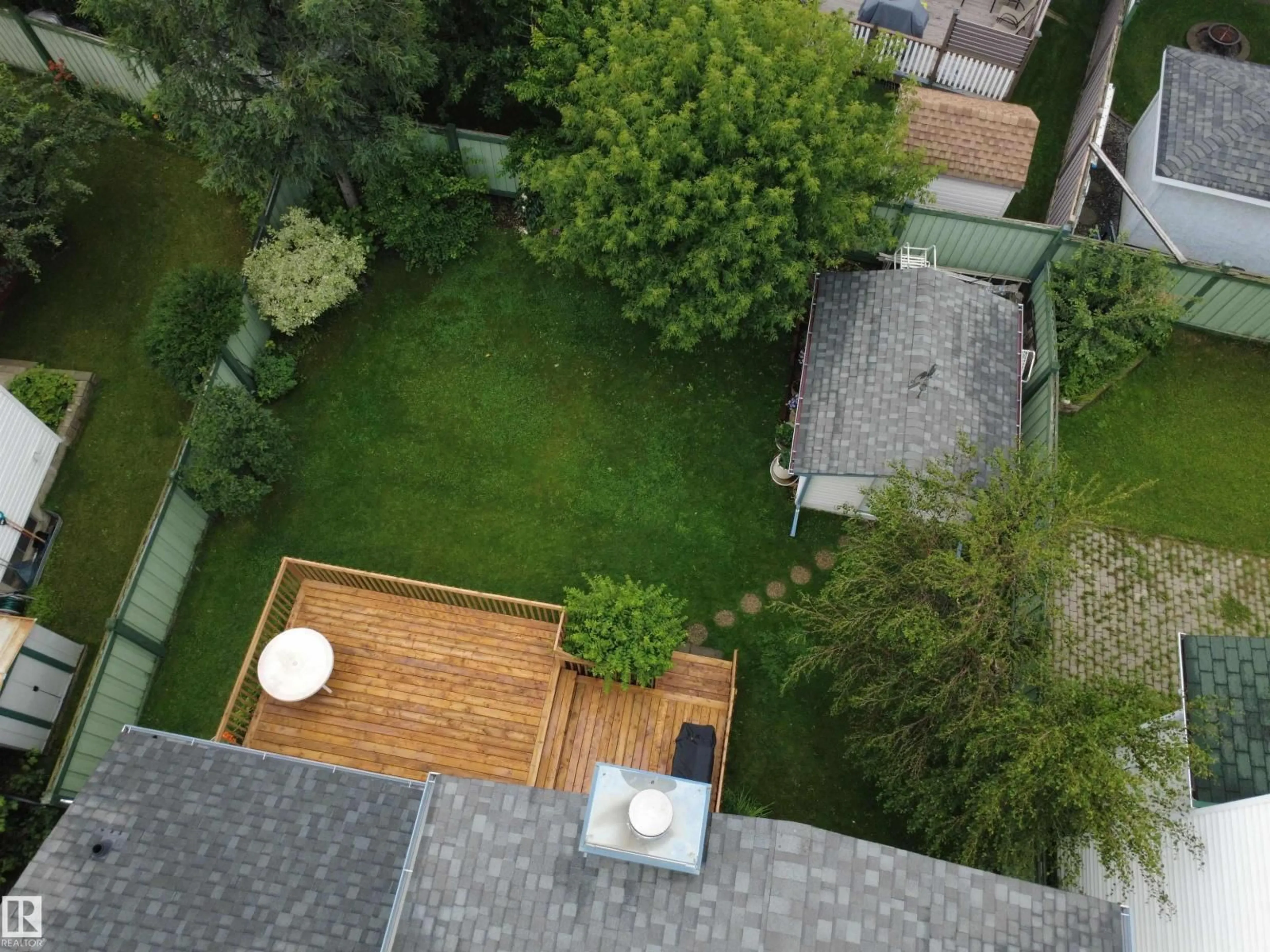 A pic from outside/outdoor area/front of a property/back of a property/a pic from drone, unknown for 1147 POTTER GREENS DR, Edmonton Alberta T5T5Y4