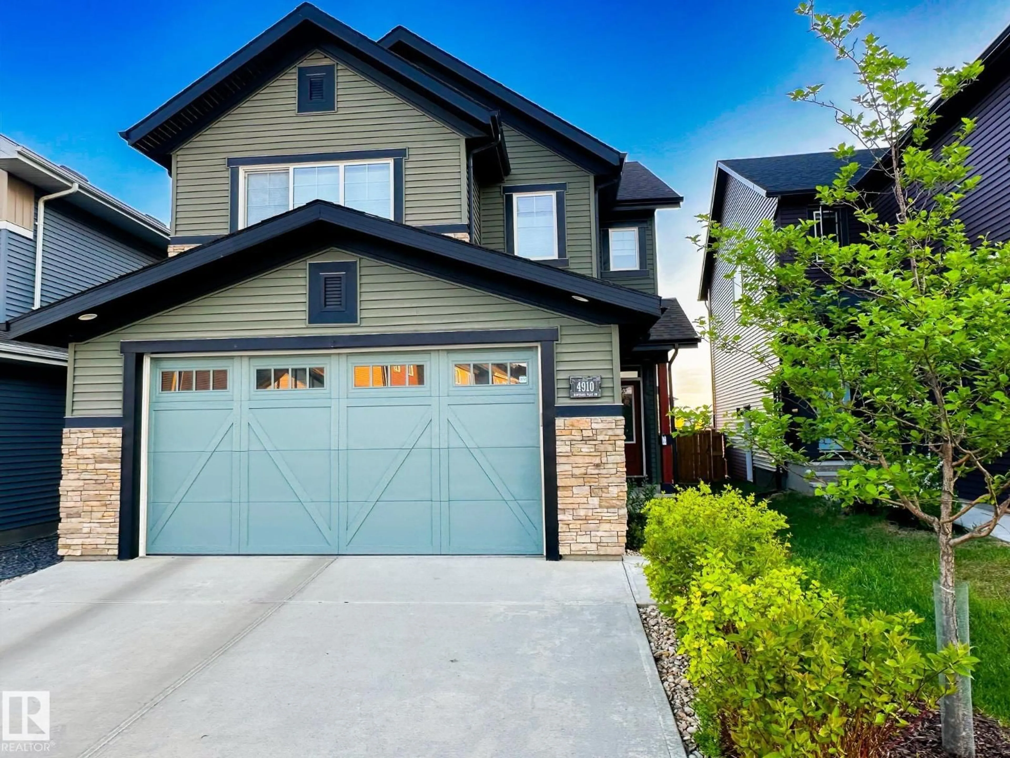 Home with vinyl exterior material, street for 4910 HAWTHORN PL, Edmonton Alberta T6X2B8