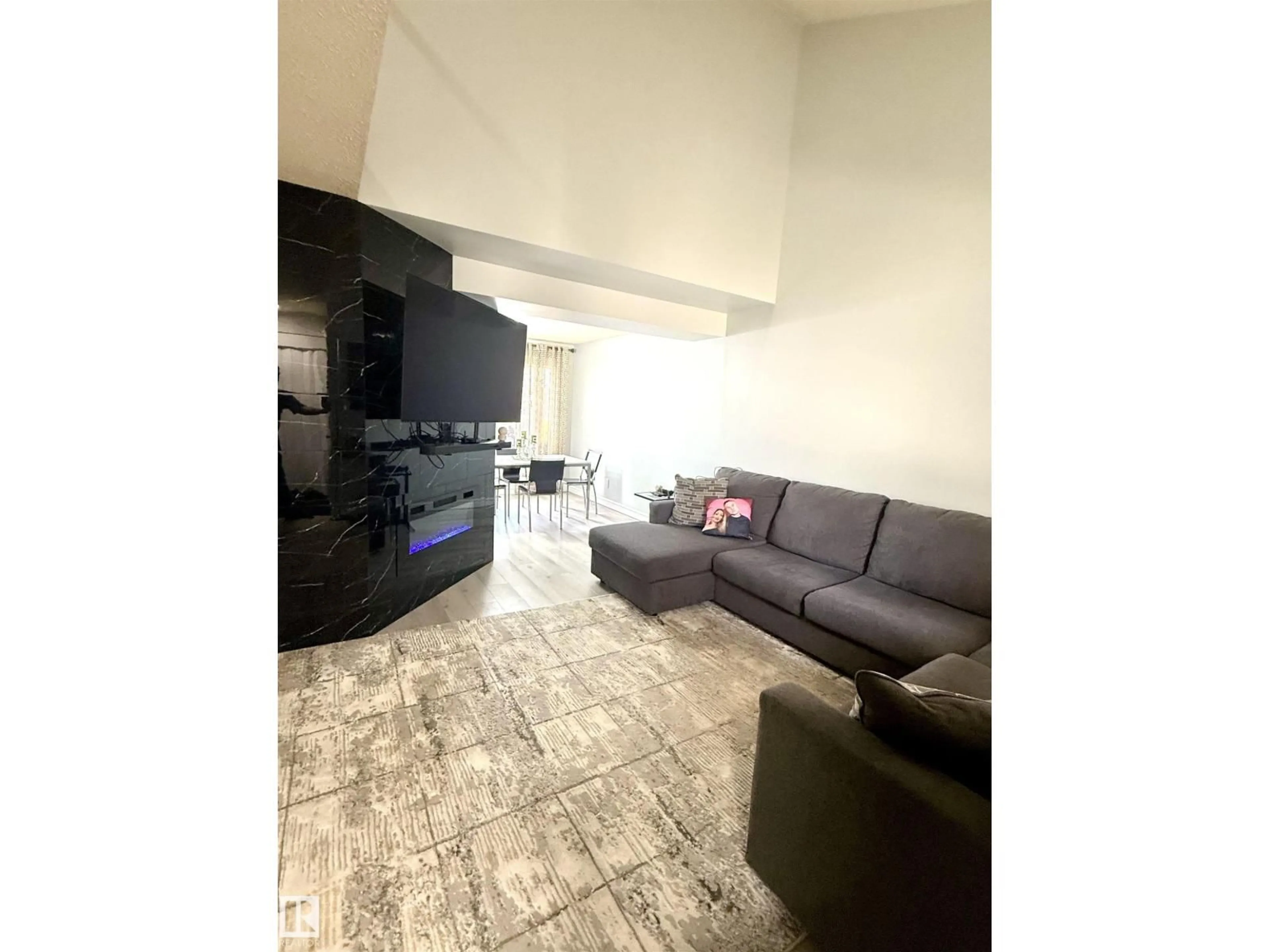 A pic of a room for 5451 HILL VIEW CR, Edmonton Alberta T6L1V9