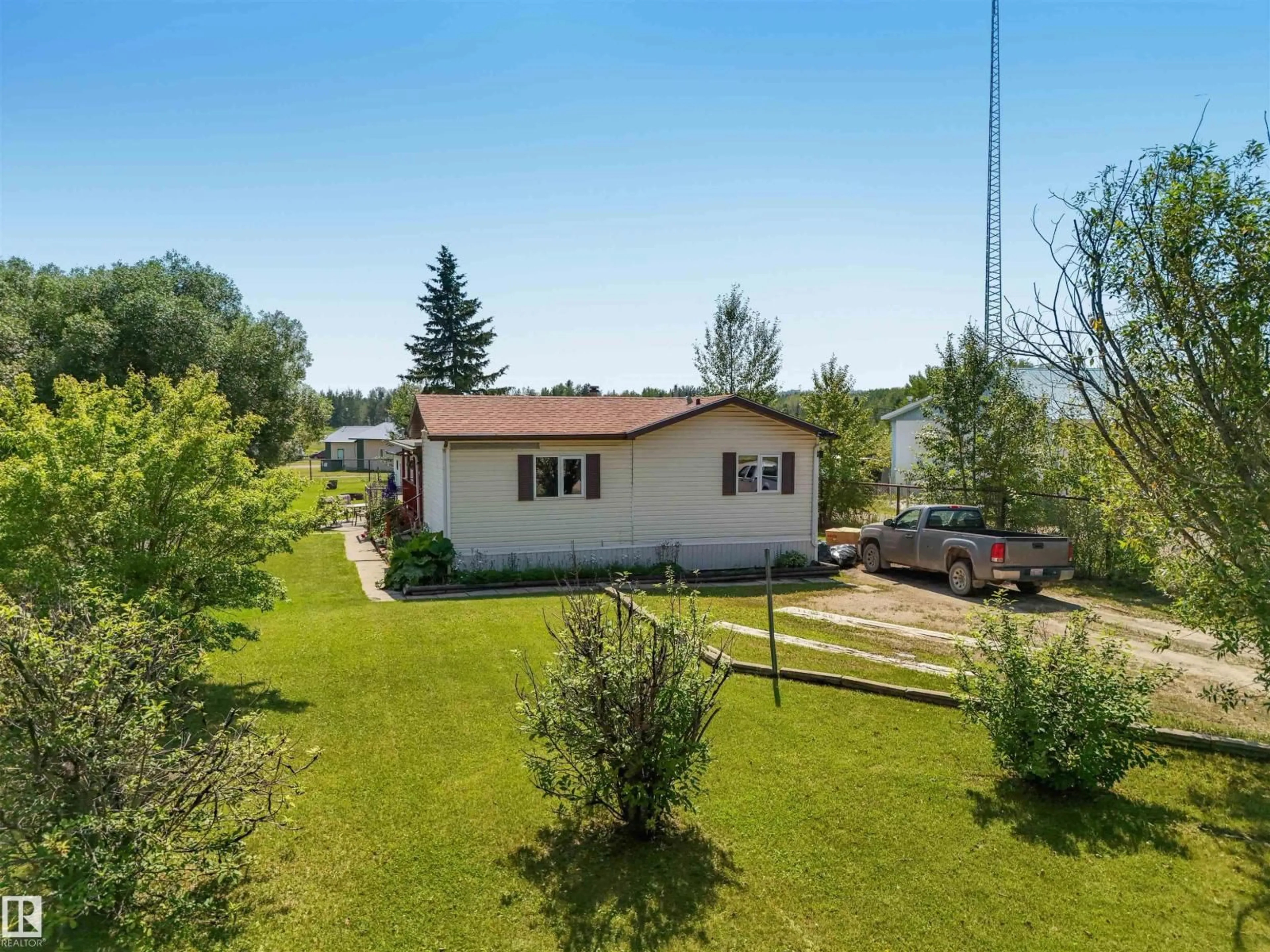 A pic from outside/outdoor area/front of a property/back of a property/a pic from drone, unknown for 4905 46 AV, Violet Grove Alberta T7A2A1