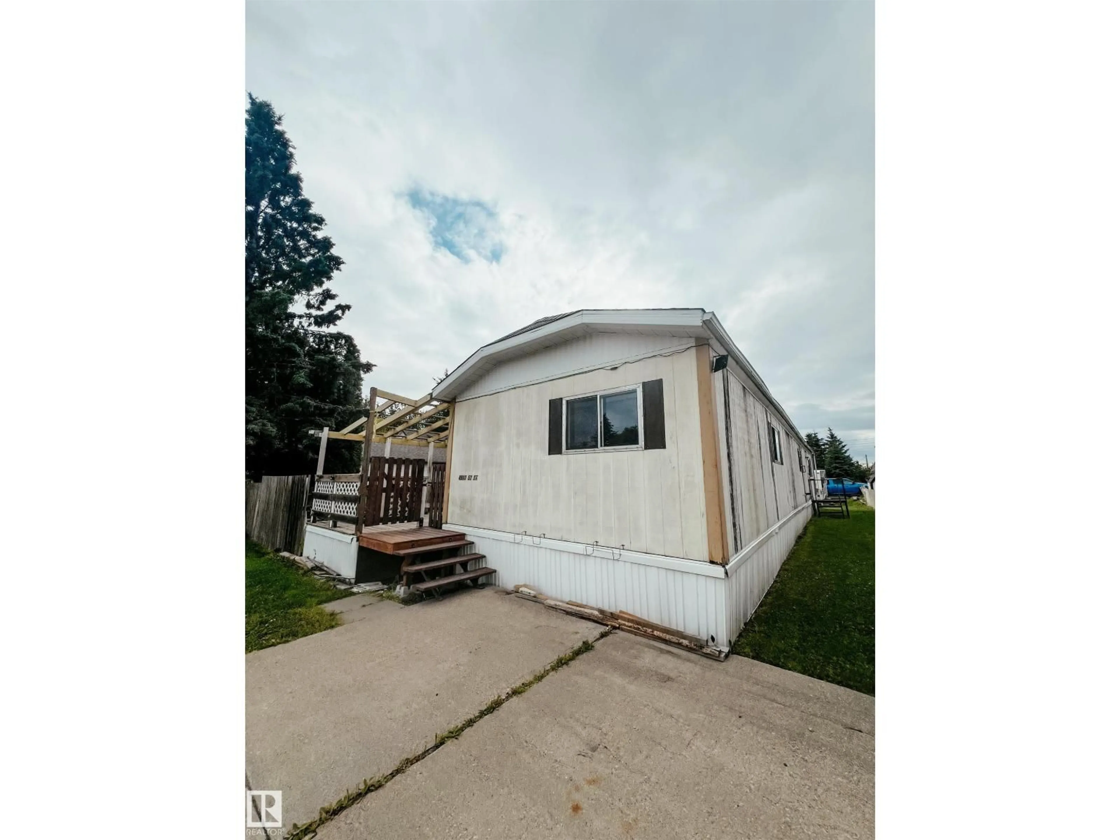 Unknown for 4912 52 ST, Entwistle Alberta T0E0S0