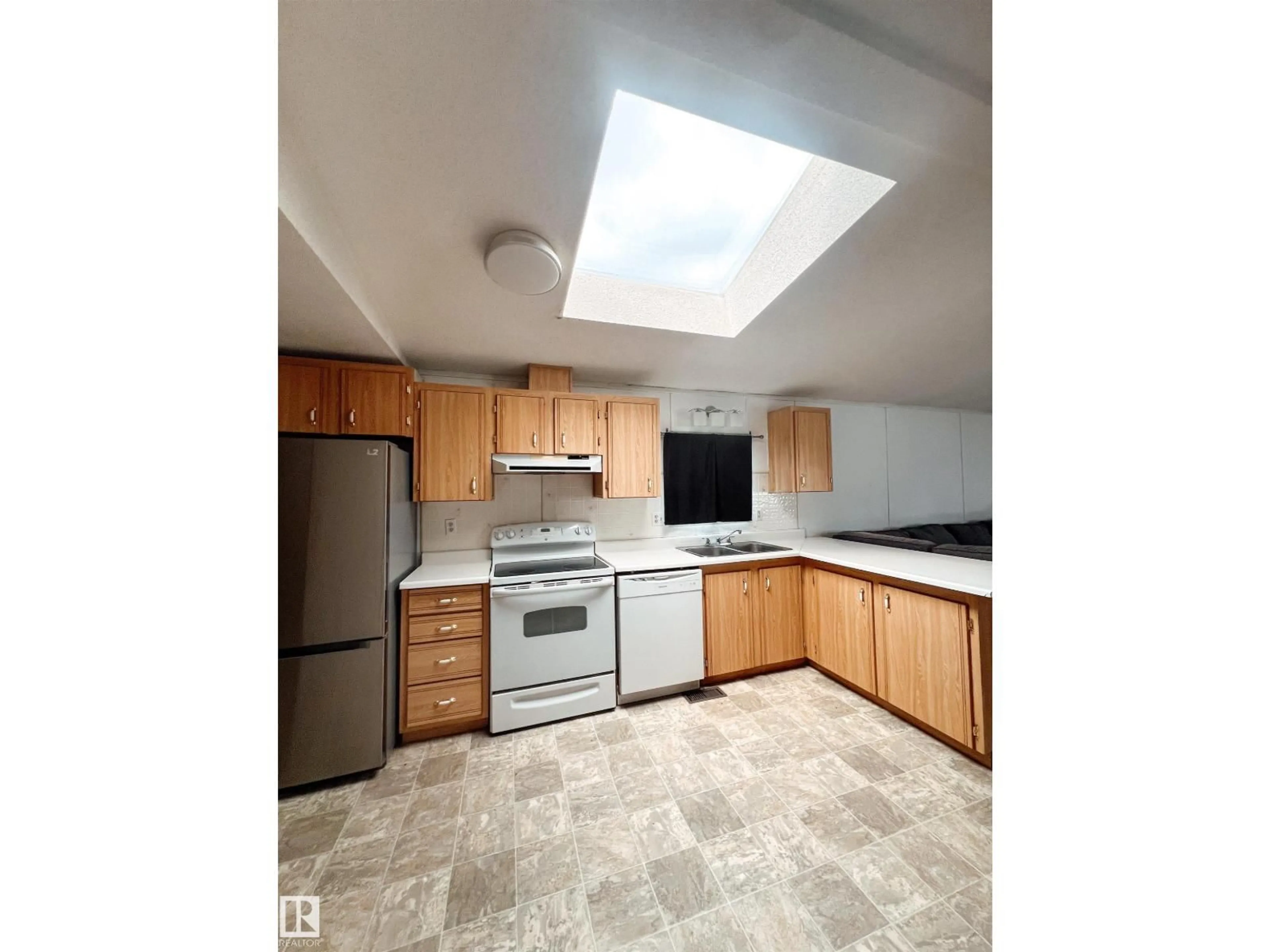 Standard kitchen, unknown for 4912 52 ST, Entwistle Alberta T0E0S0