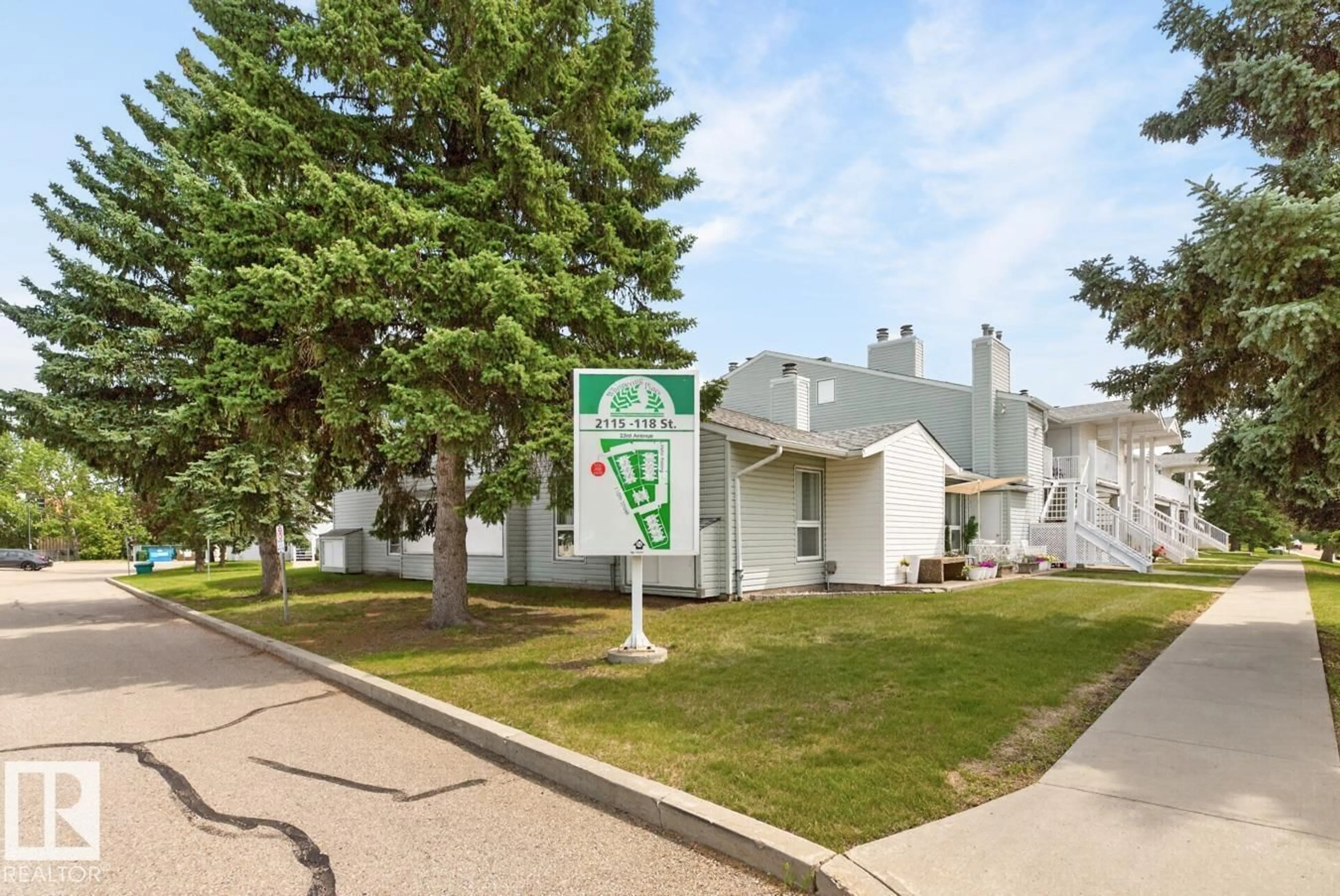 Patio, street for #31 - 2115 118 ST NW, Edmonton Alberta T6J5N1
