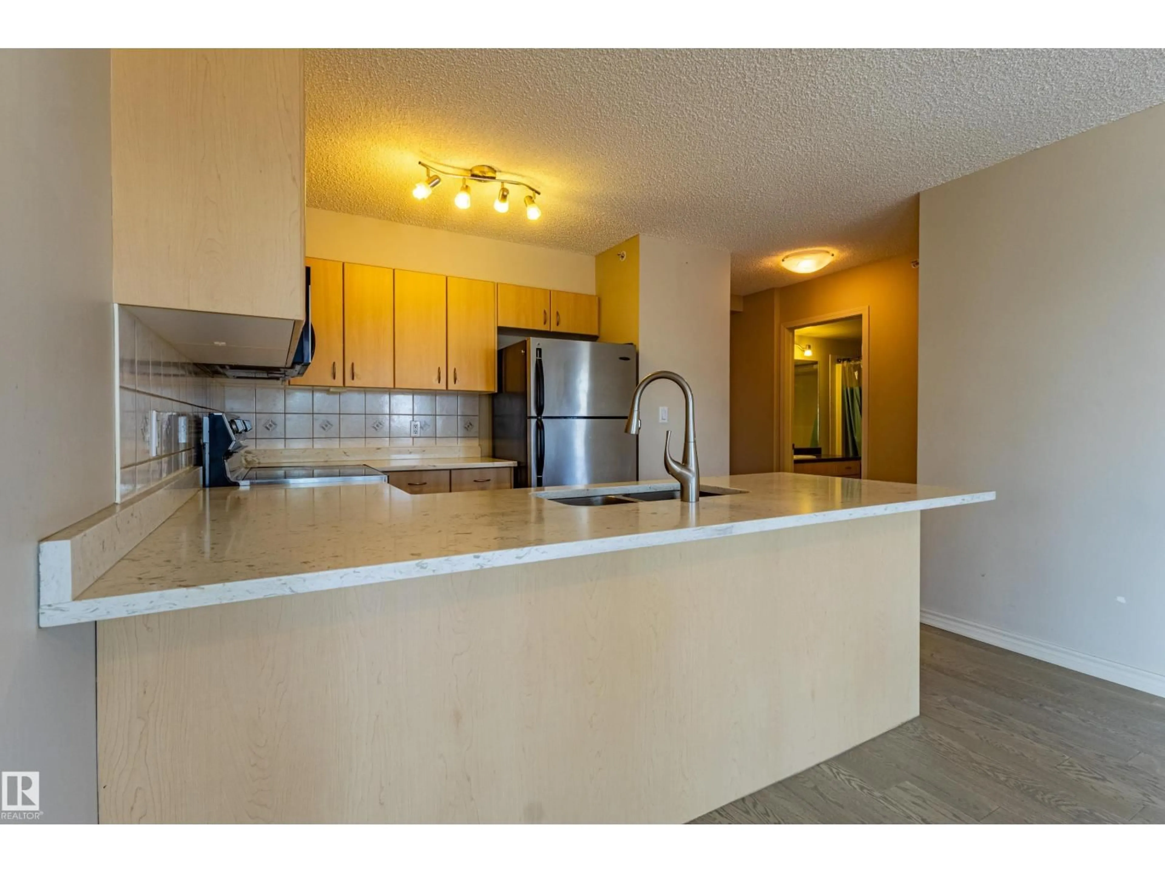 Standard kitchen, unknown for 1501 - 10180 104 ST NW, Edmonton Alberta T5J1A7