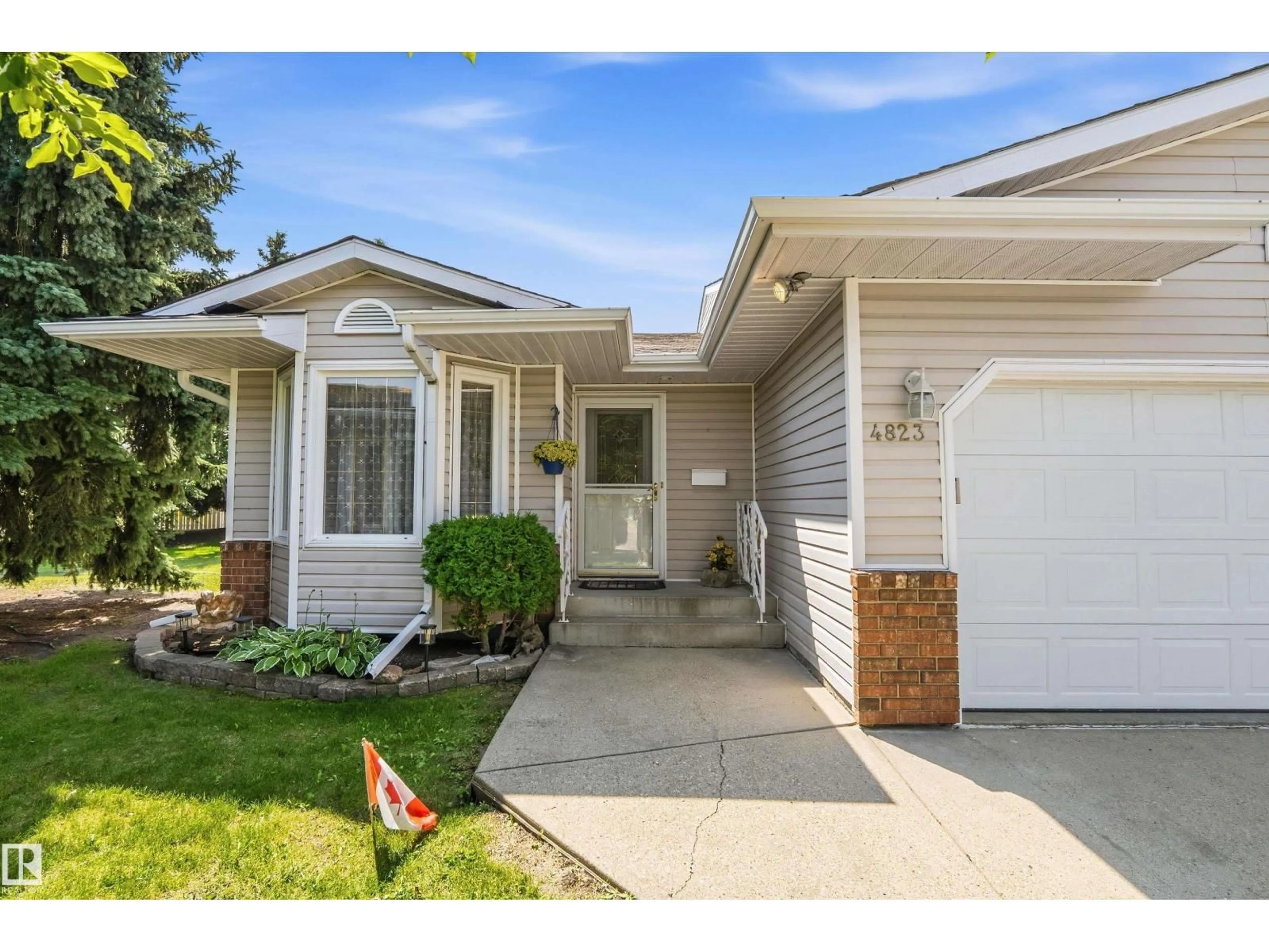 Home with vinyl exterior material, street for 4823 32 AV, Edmonton Alberta T6L4Y7