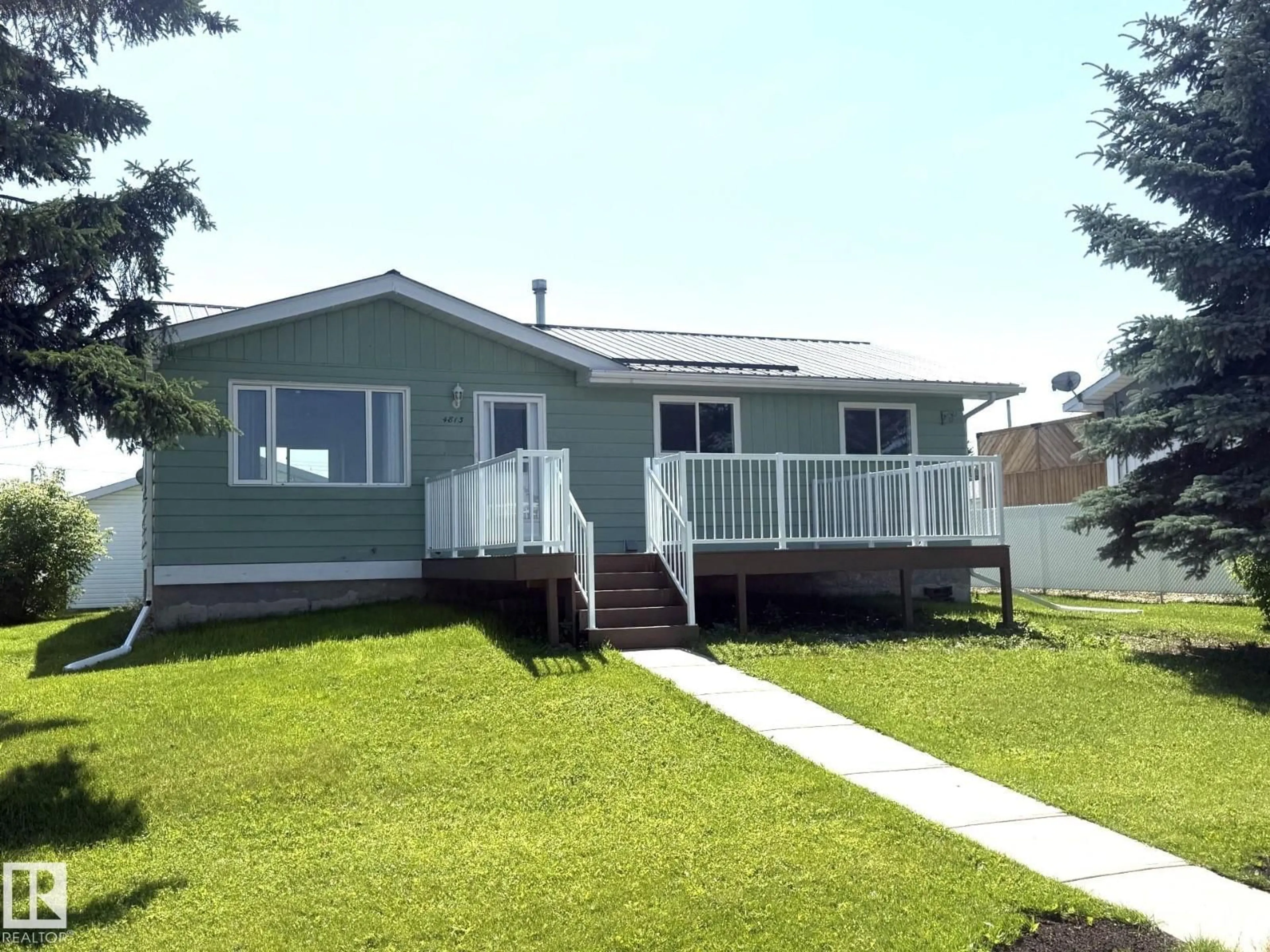 Home with vinyl exterior material, street for 4813 56 AV, Wildwood Alberta T0E2M0