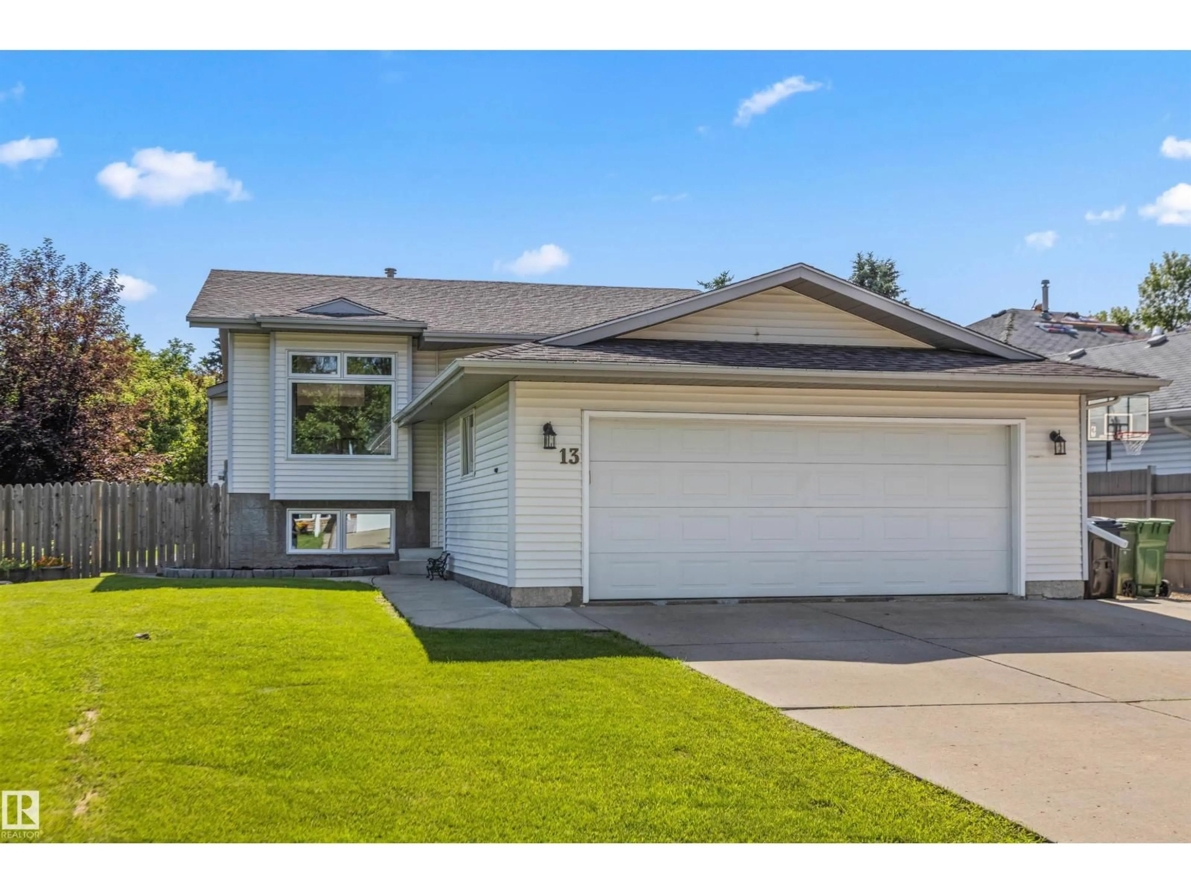 Home with vinyl exterior material, street for 13 WESTPARK CO, Fort Saskatchewan Alberta T8L3W9
