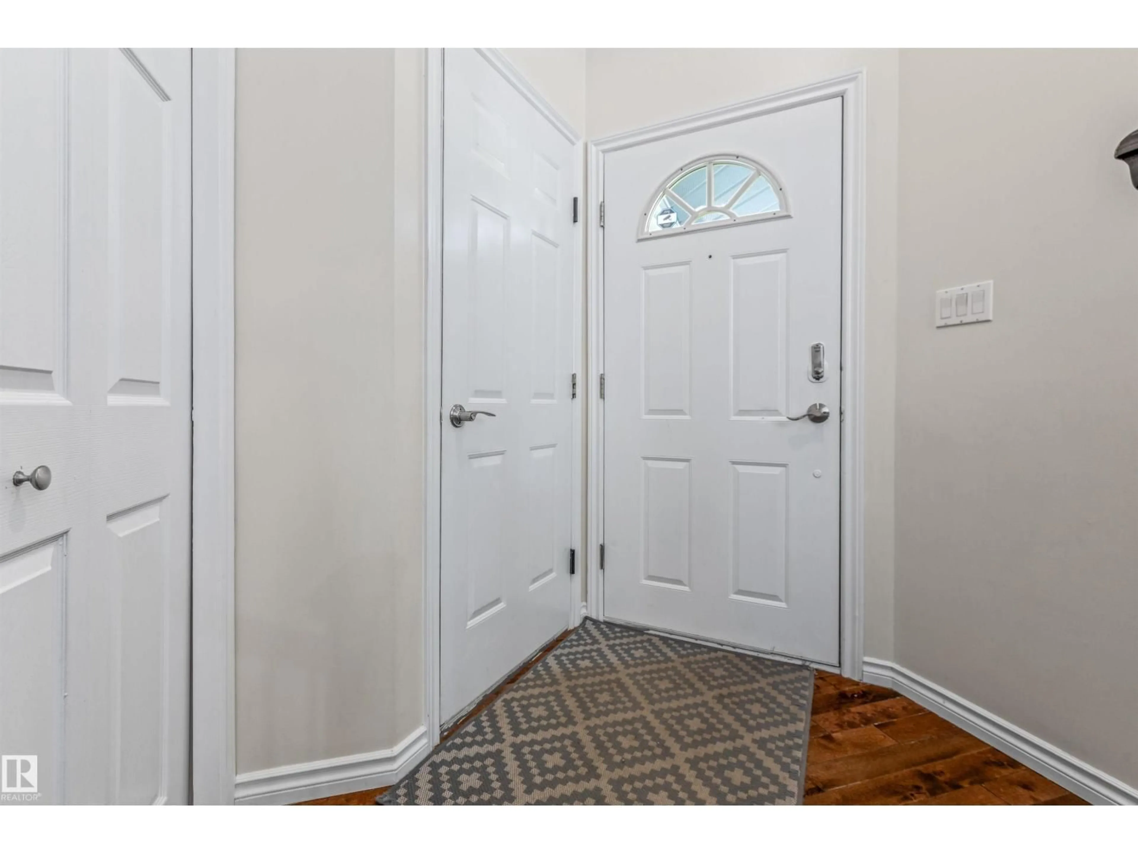 Indoor entryway for 13 WESTPARK CO, Fort Saskatchewan Alberta T8L3W9