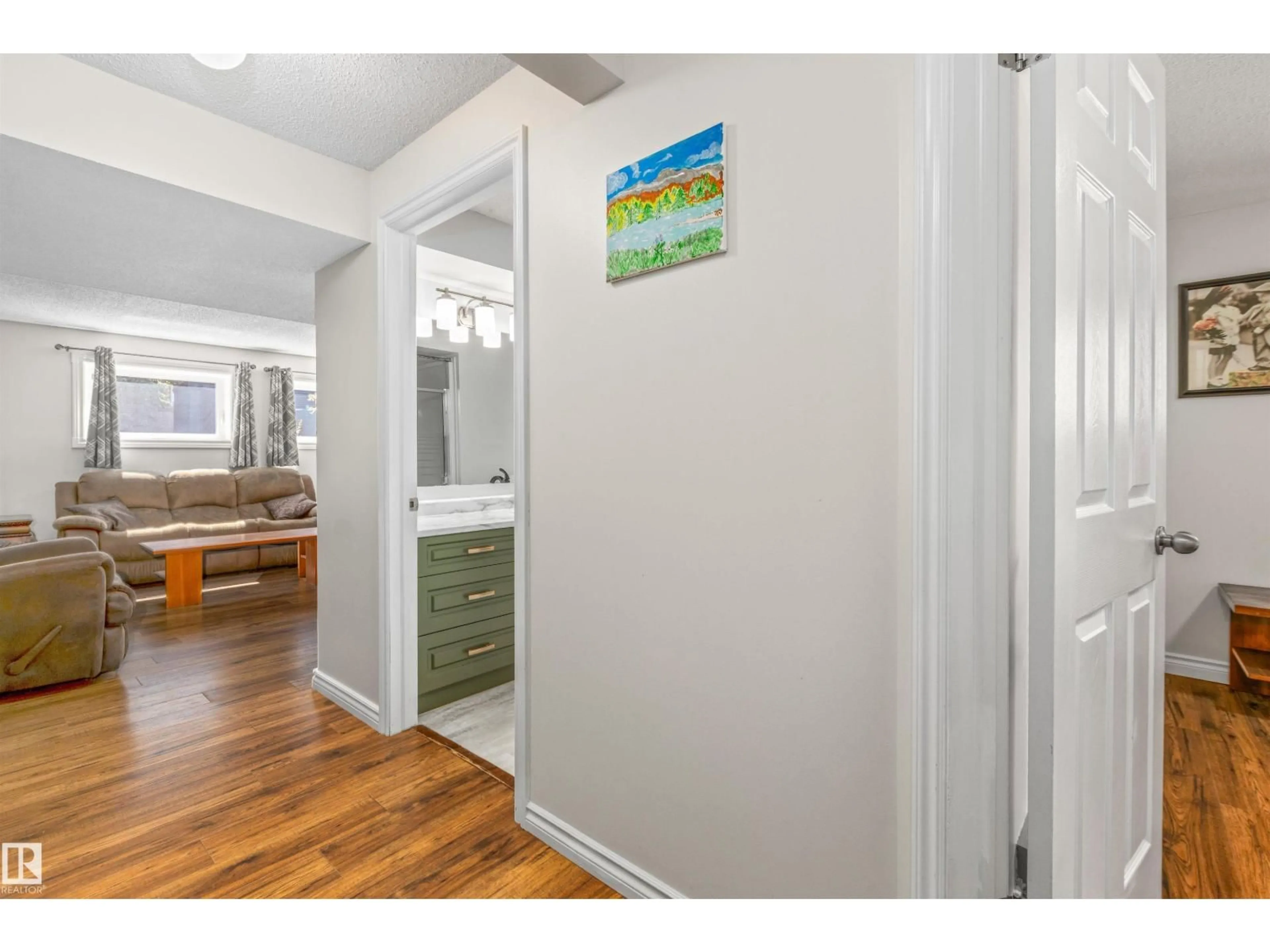 Indoor entryway for 13 WESTPARK CO, Fort Saskatchewan Alberta T8L3W9