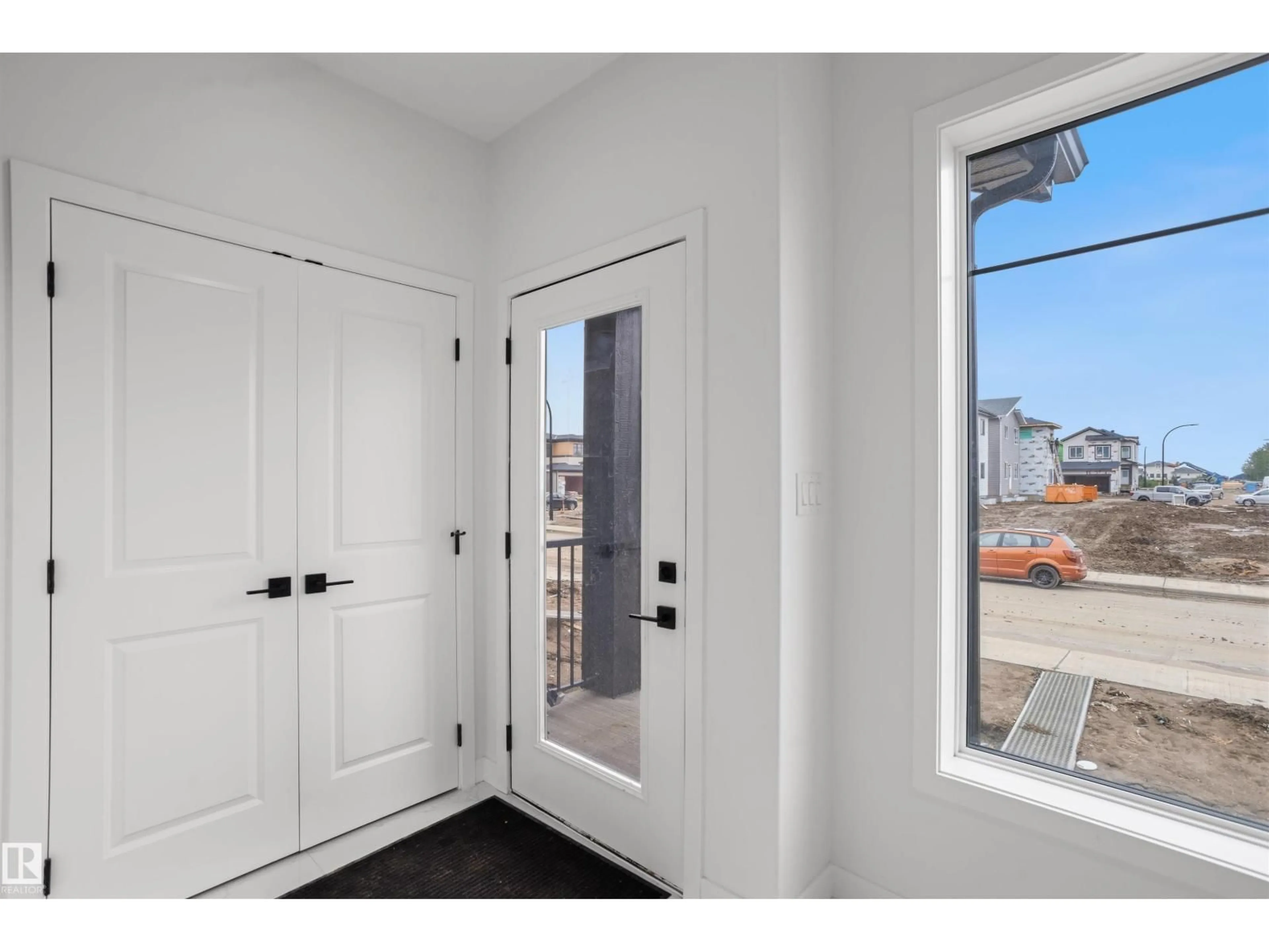 Indoor entryway for SW - 715 30 ST, Edmonton Alberta T6X3M3