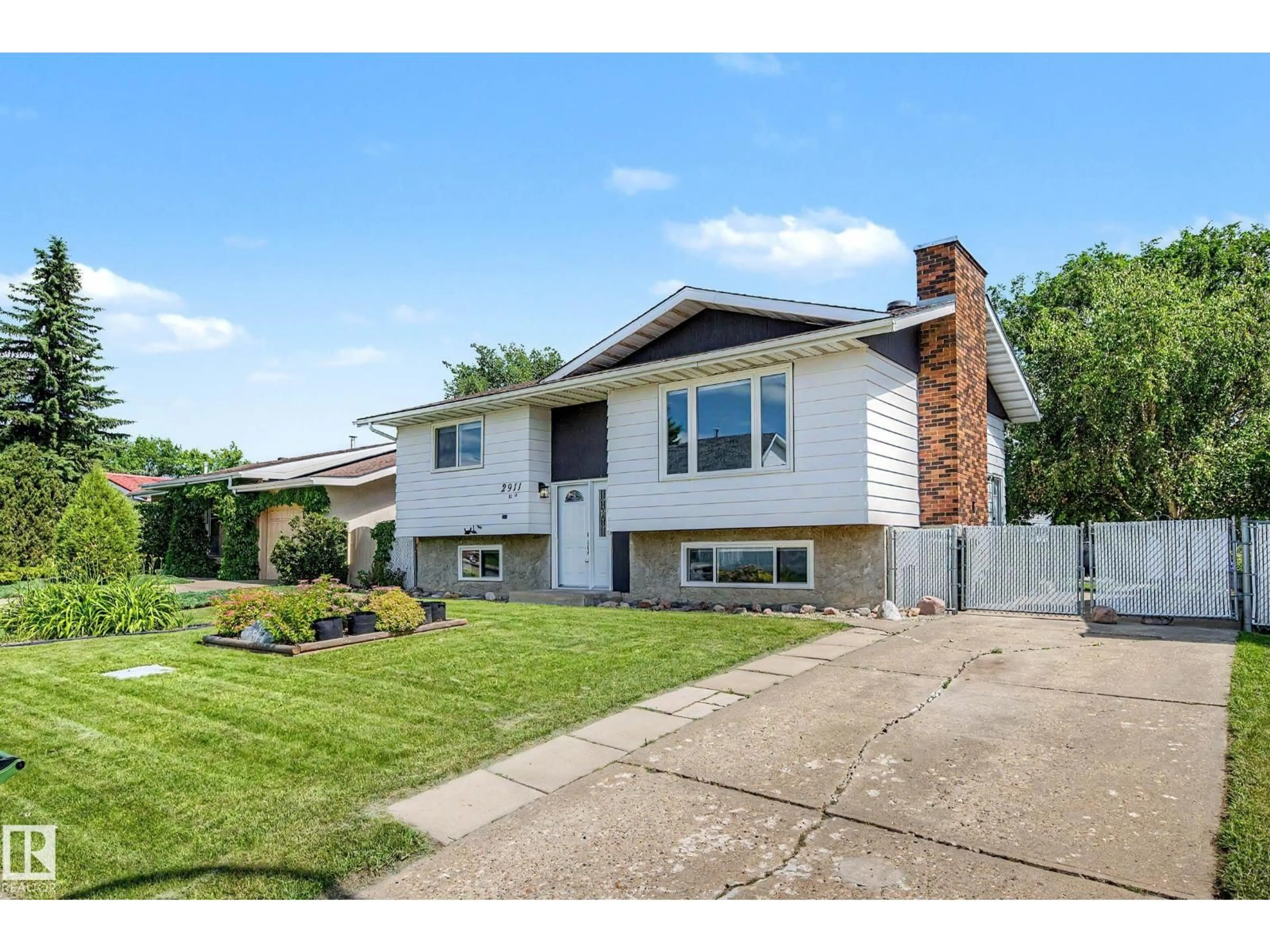 Home with vinyl exterior material, street for 2911 83 ST, Edmonton Alberta T6K3A4
