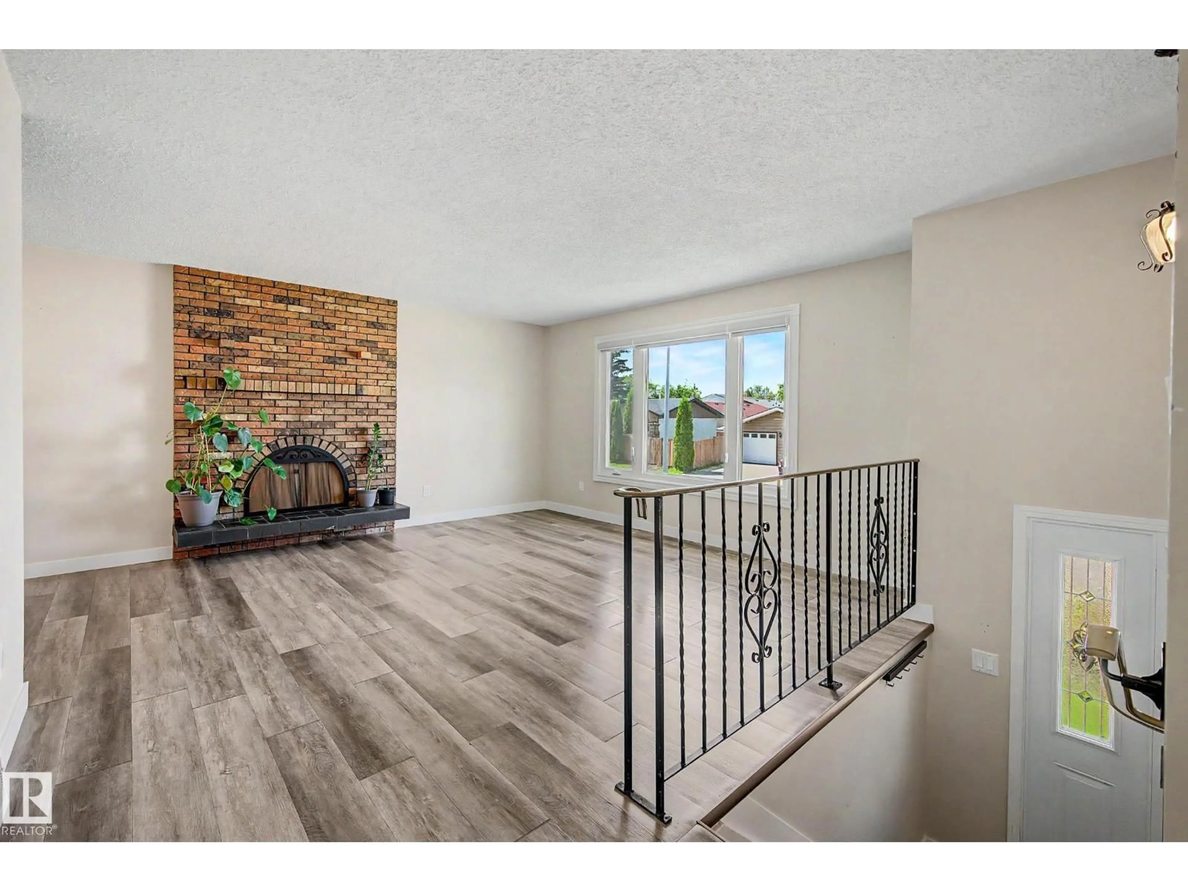 Unknown for 2911 83 ST, Edmonton Alberta T6K3A4