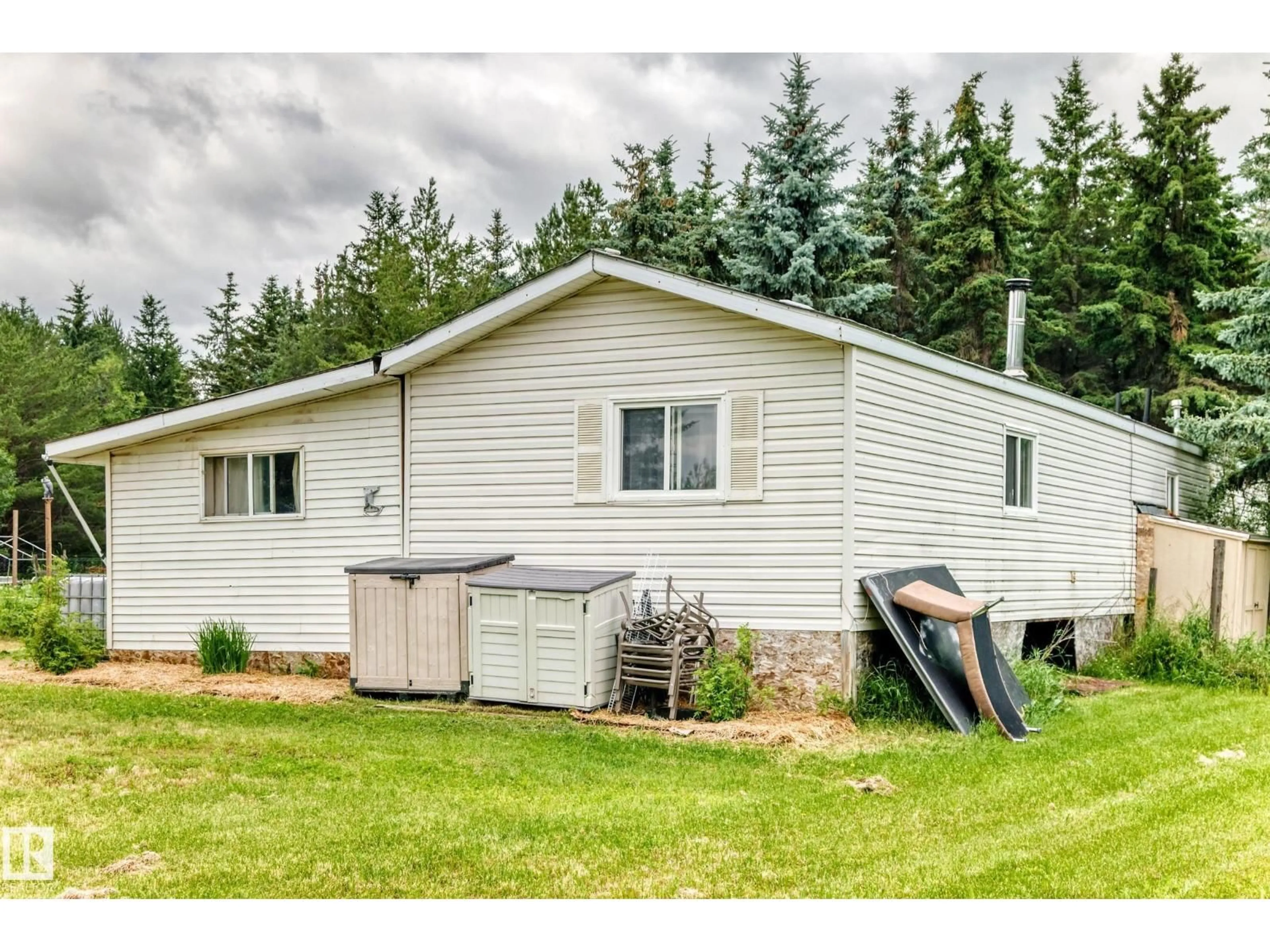 Home with vinyl exterior material, unknown for 23328 HWY 37, Rural Sturgeon County Alberta T8L5A5