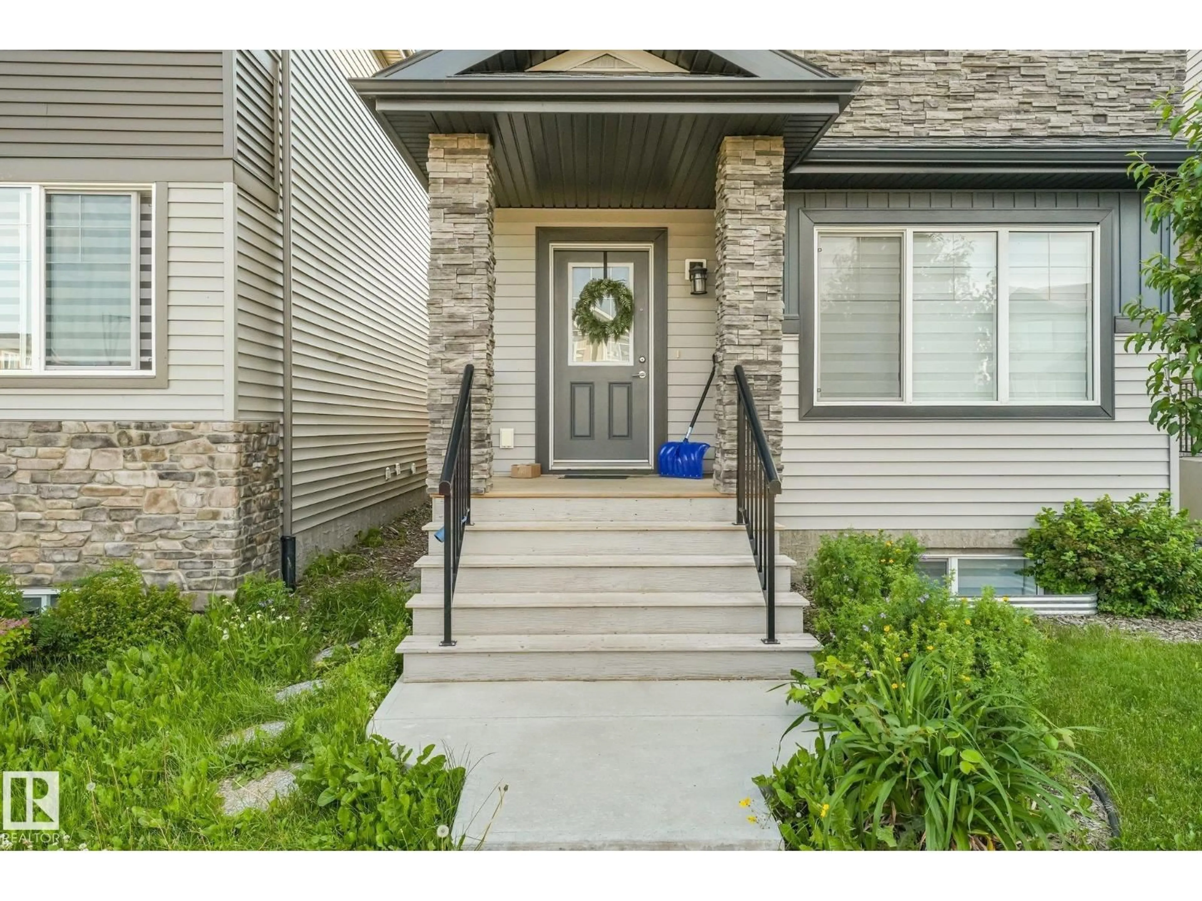 Indoor entryway for 6603 64 AV, Beaumont Alberta T6P1N7