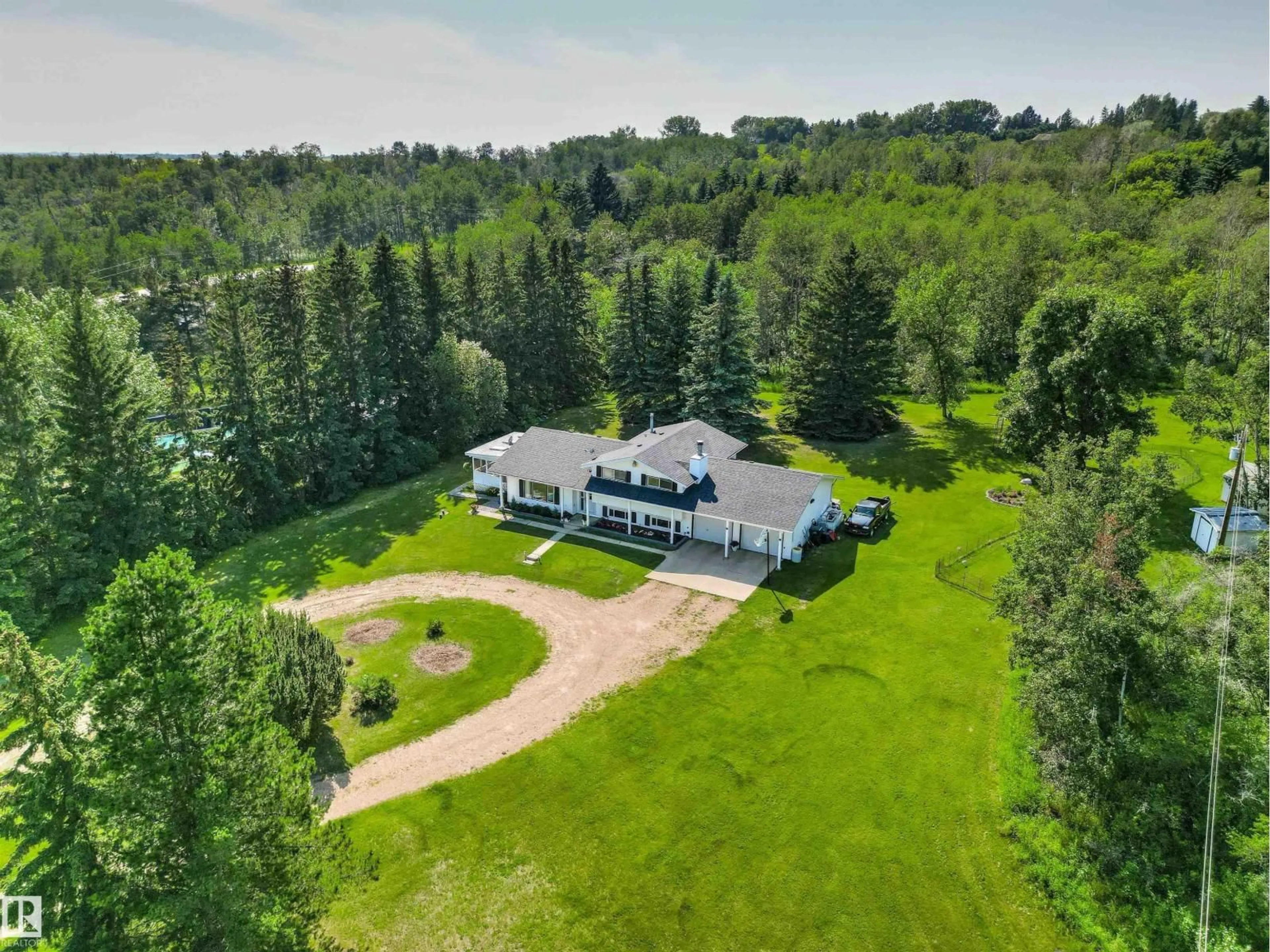 A pic from outside/outdoor area/front of a property/back of a property/a pic from drone, unknown for 35 55312 RGE ROAD 241, Rural Sturgeon County Alberta T8T1X6