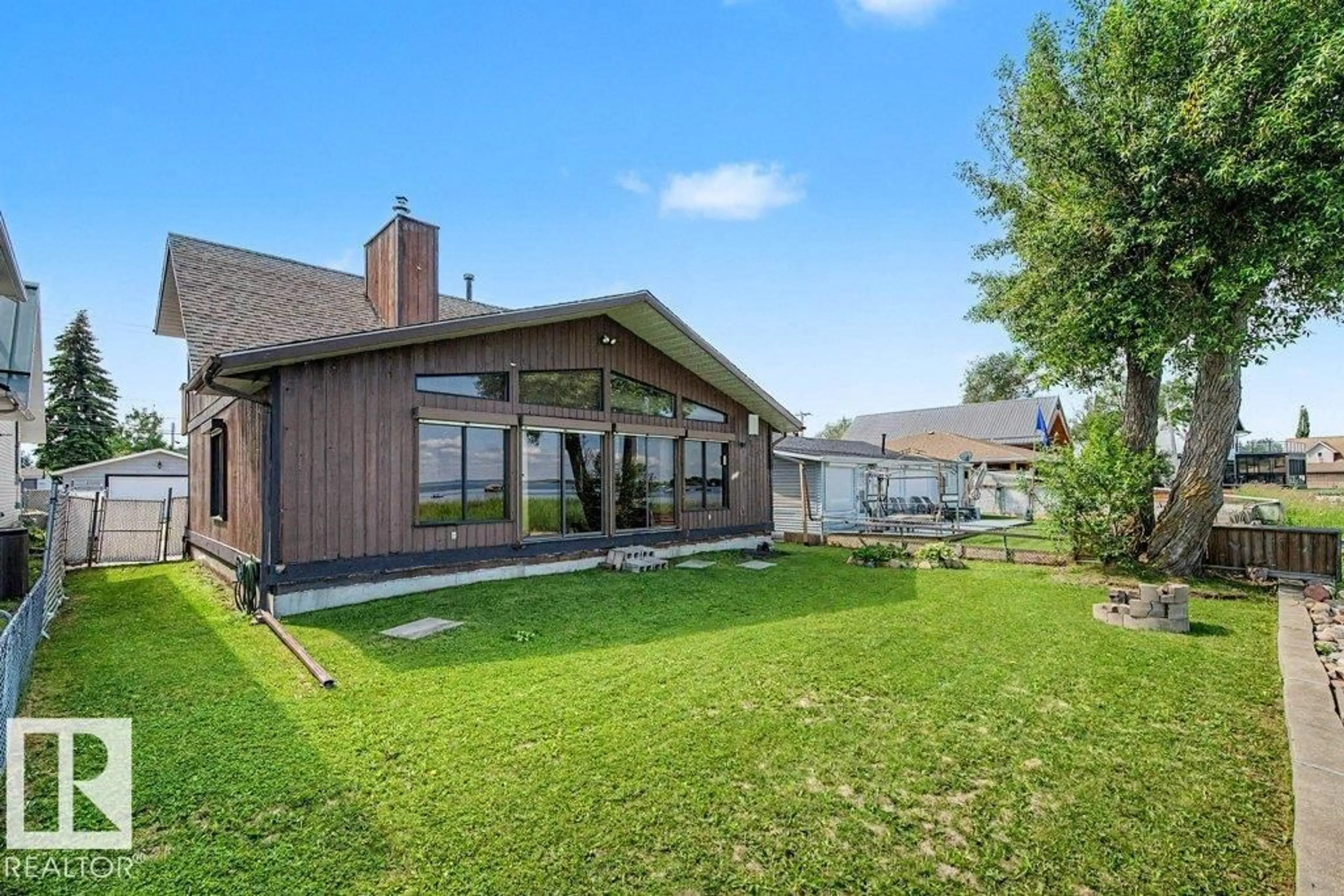 Patio, unknown for 5807 51 AV, Rural Lac Ste. Anne County Alberta T0E0A0