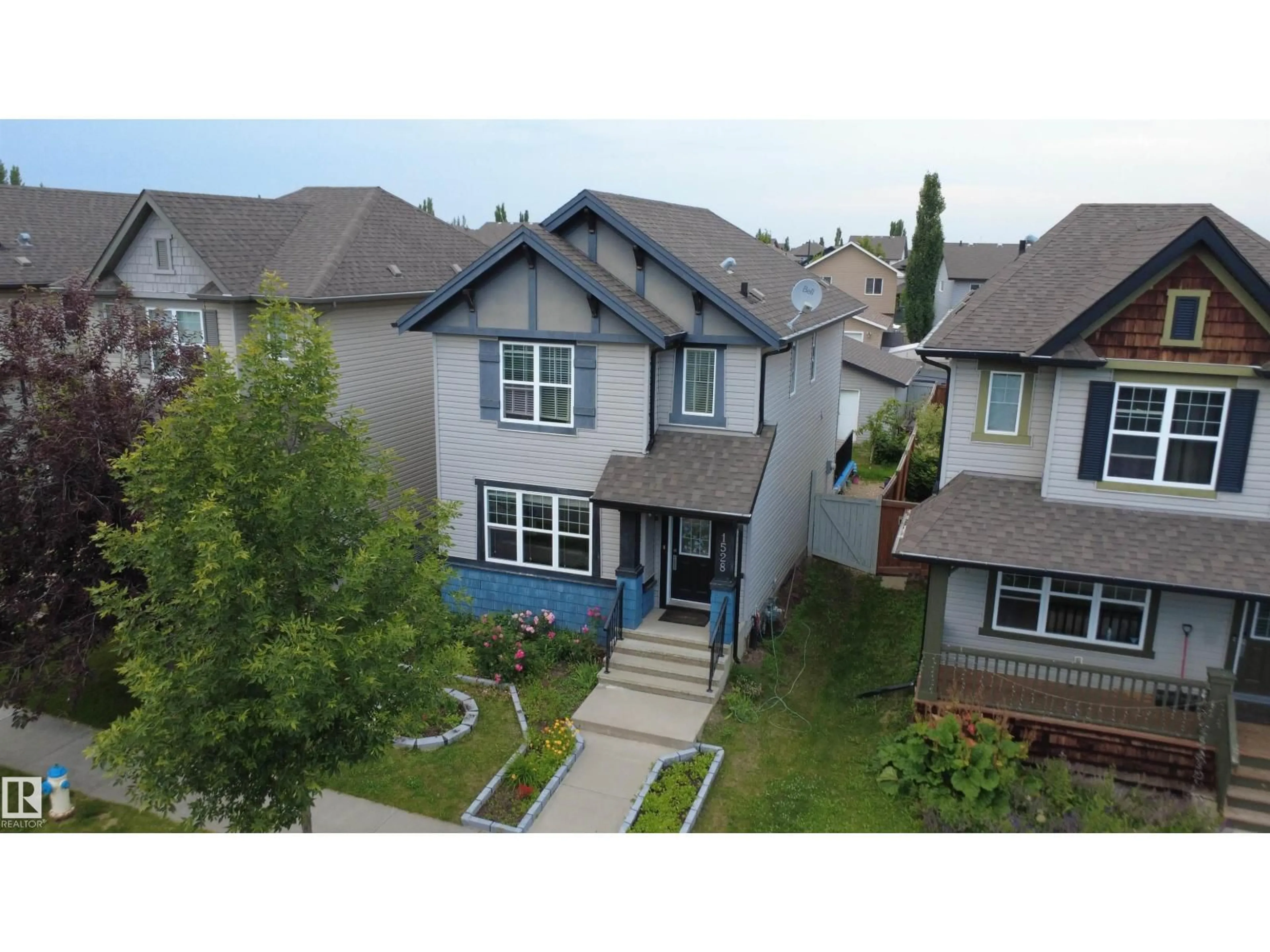 A pic from outside/outdoor area/front of a property/back of a property/a pic from drone, unknown for 1528 35 AV, Edmonton Alberta T6T0M9