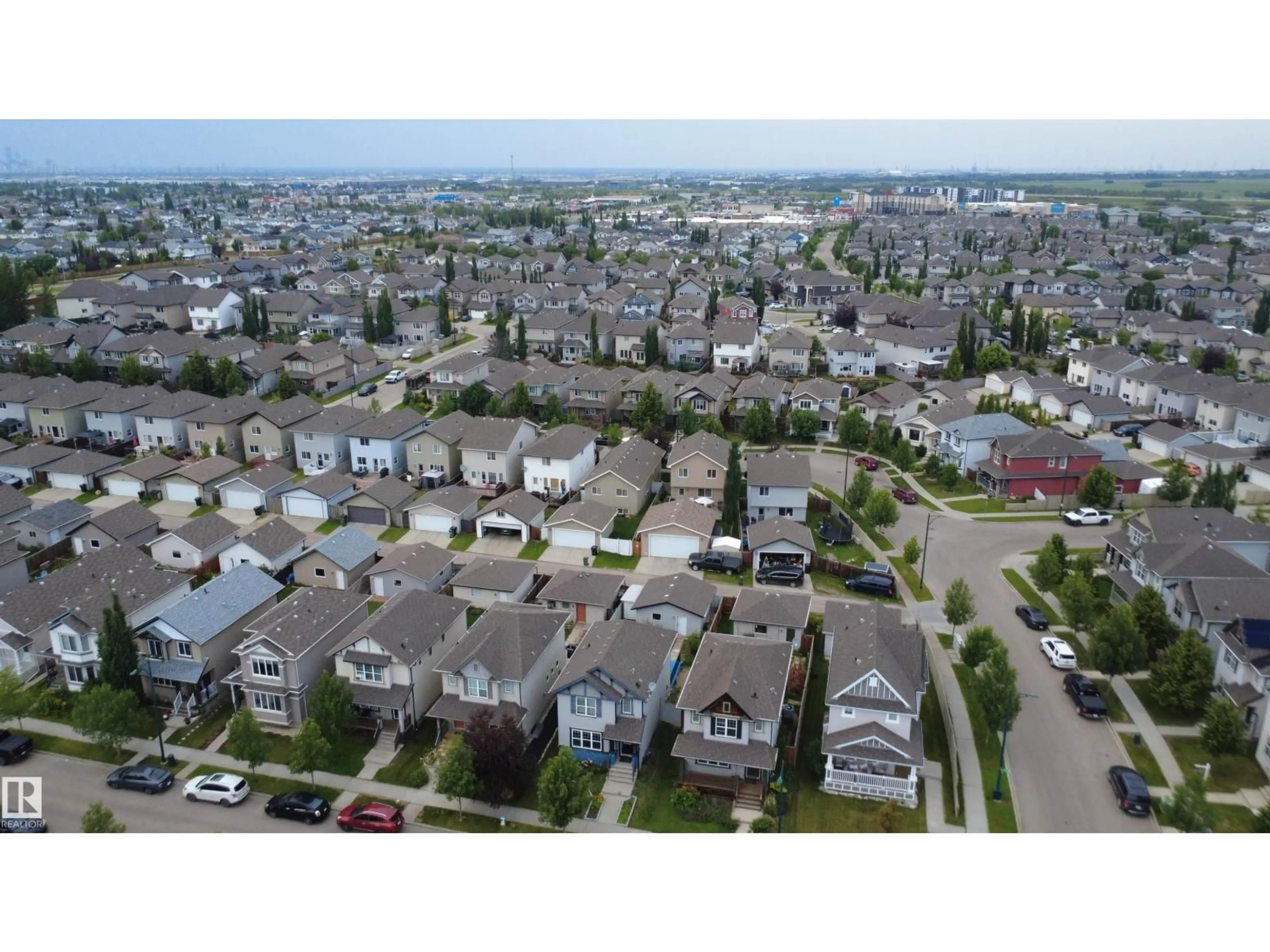 A pic from outside/outdoor area/front of a property/back of a property/a pic from drone, unknown for 1528 35 AV, Edmonton Alberta T6T0M9