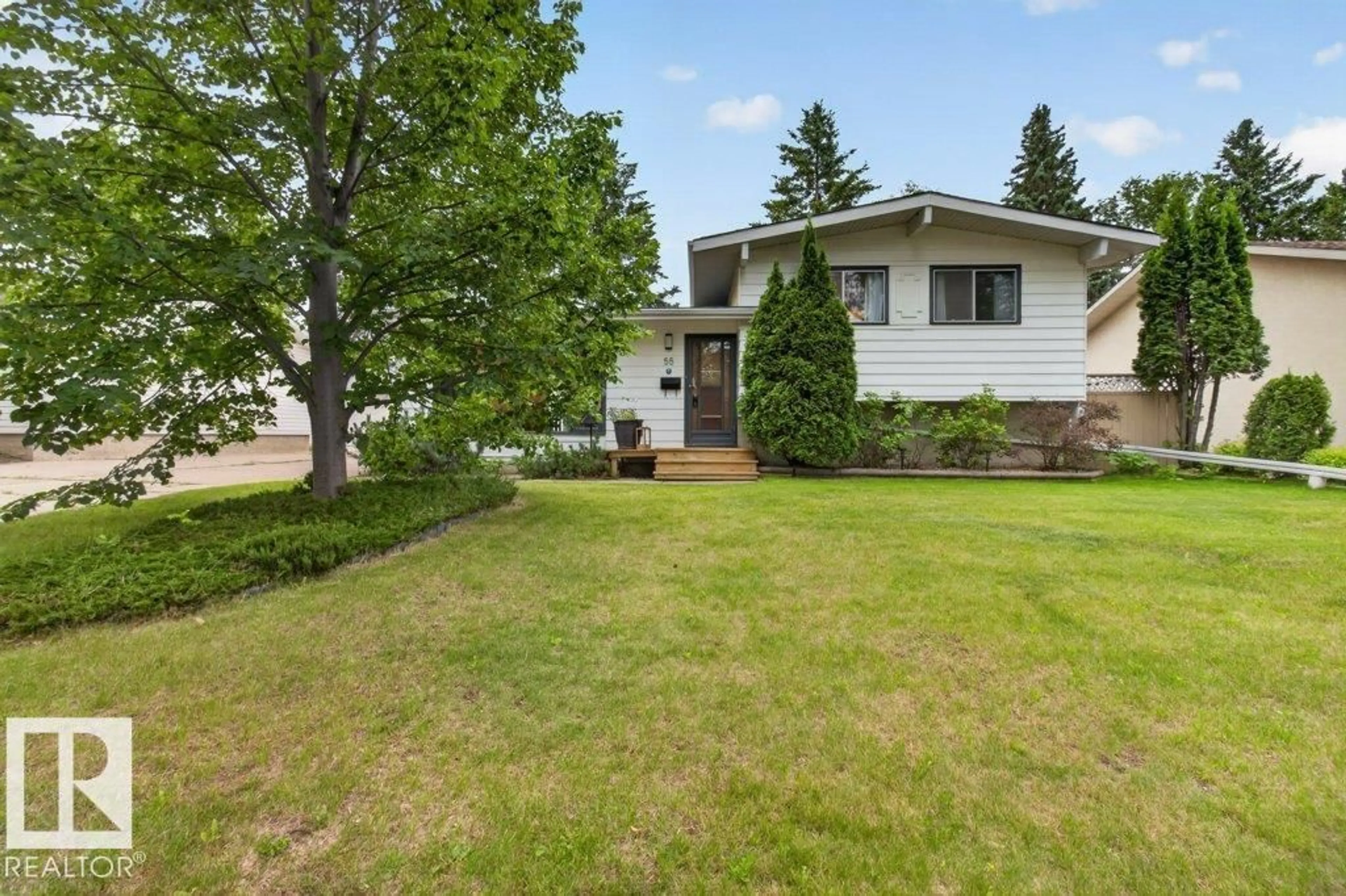 Home with vinyl exterior material, street for 55 LAMBERT CR, St. Albert Alberta T8N1M3