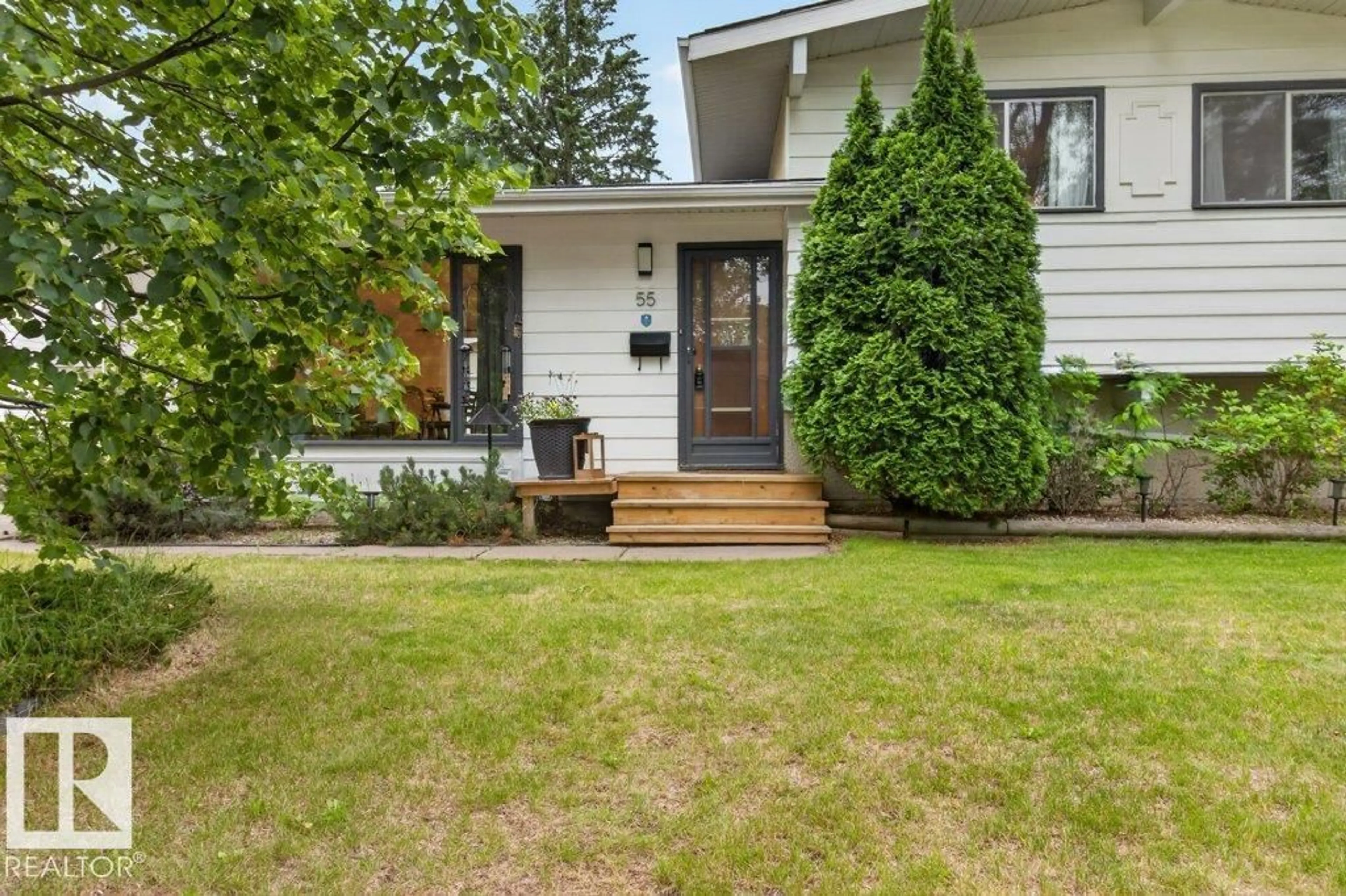 Home with vinyl exterior material, street for 55 LAMBERT CR, St. Albert Alberta T8N1M3