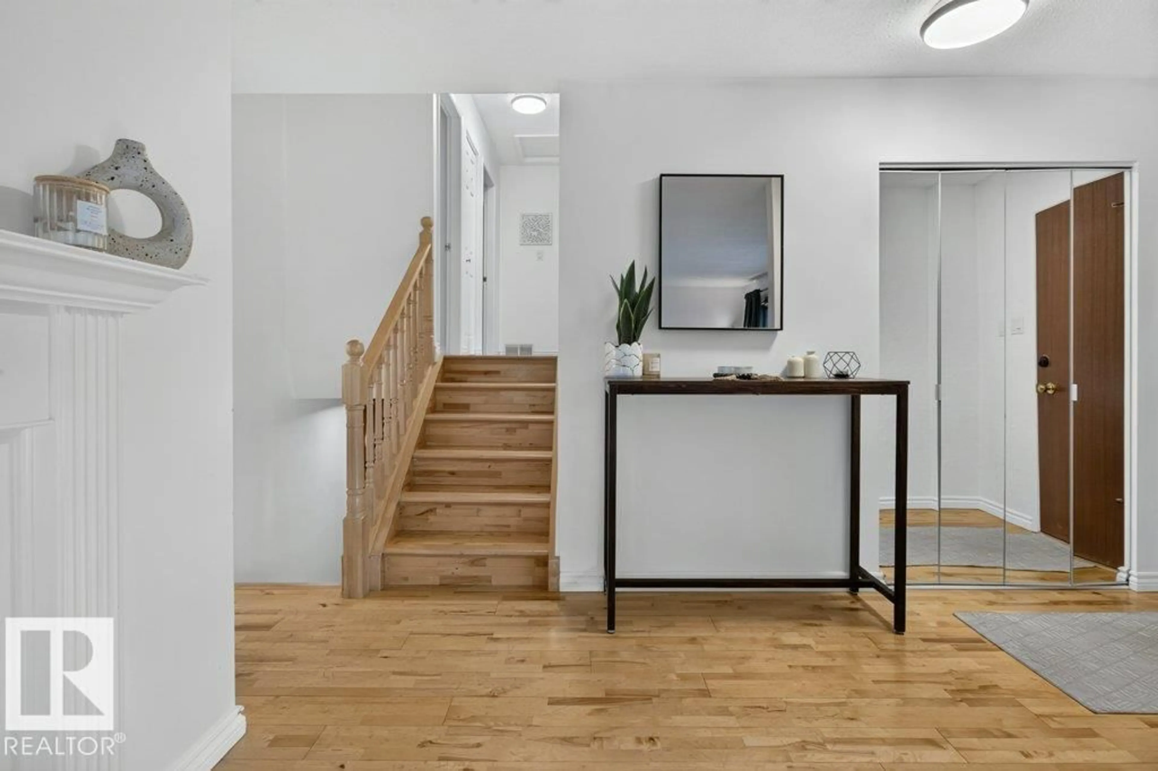 Indoor entryway for 55 LAMBERT CR, St. Albert Alberta T8N1M3