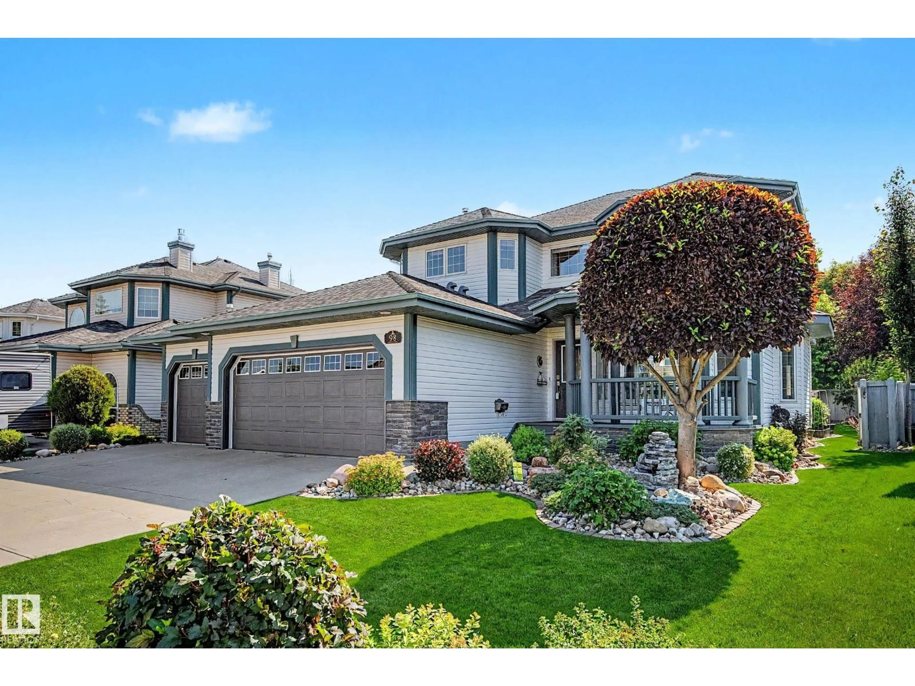 Home with vinyl exterior material, street for 98 HIGHLAND CL, Sherwood Park Alberta T8A6C5