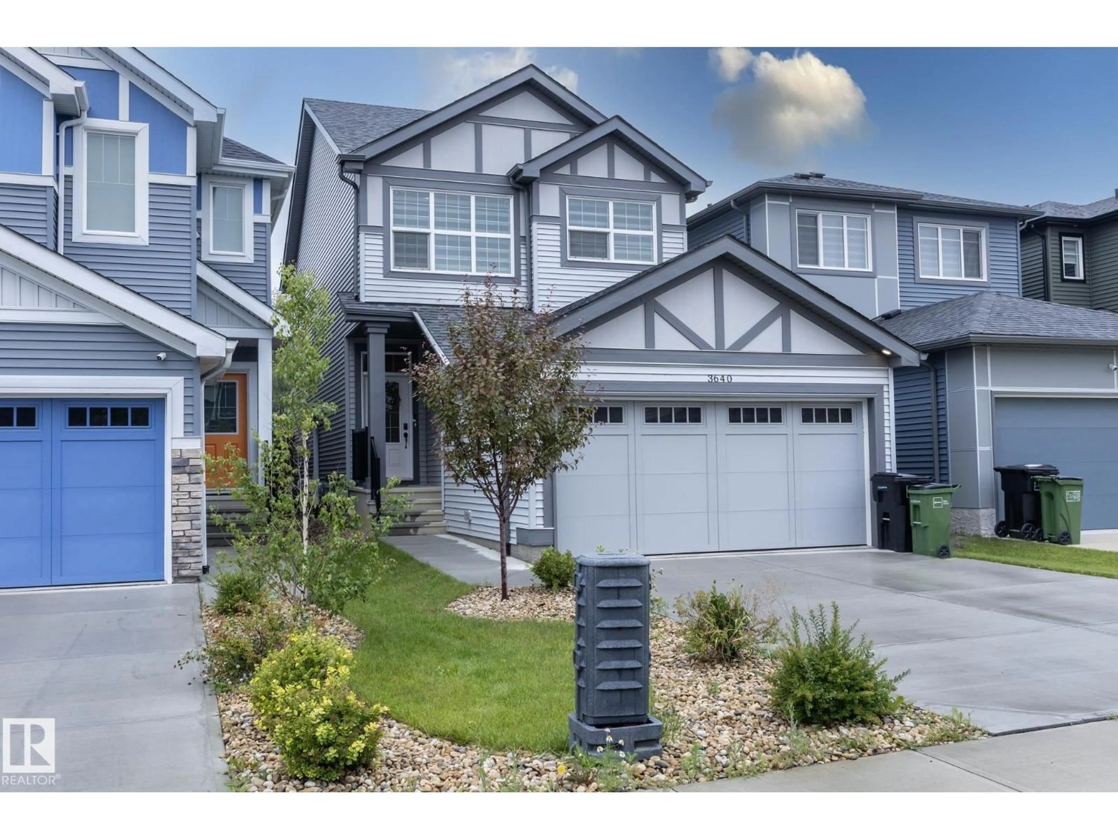 Home with vinyl exterior material, street for NW - 3640 214 ST, Edmonton Alberta T6M1S3