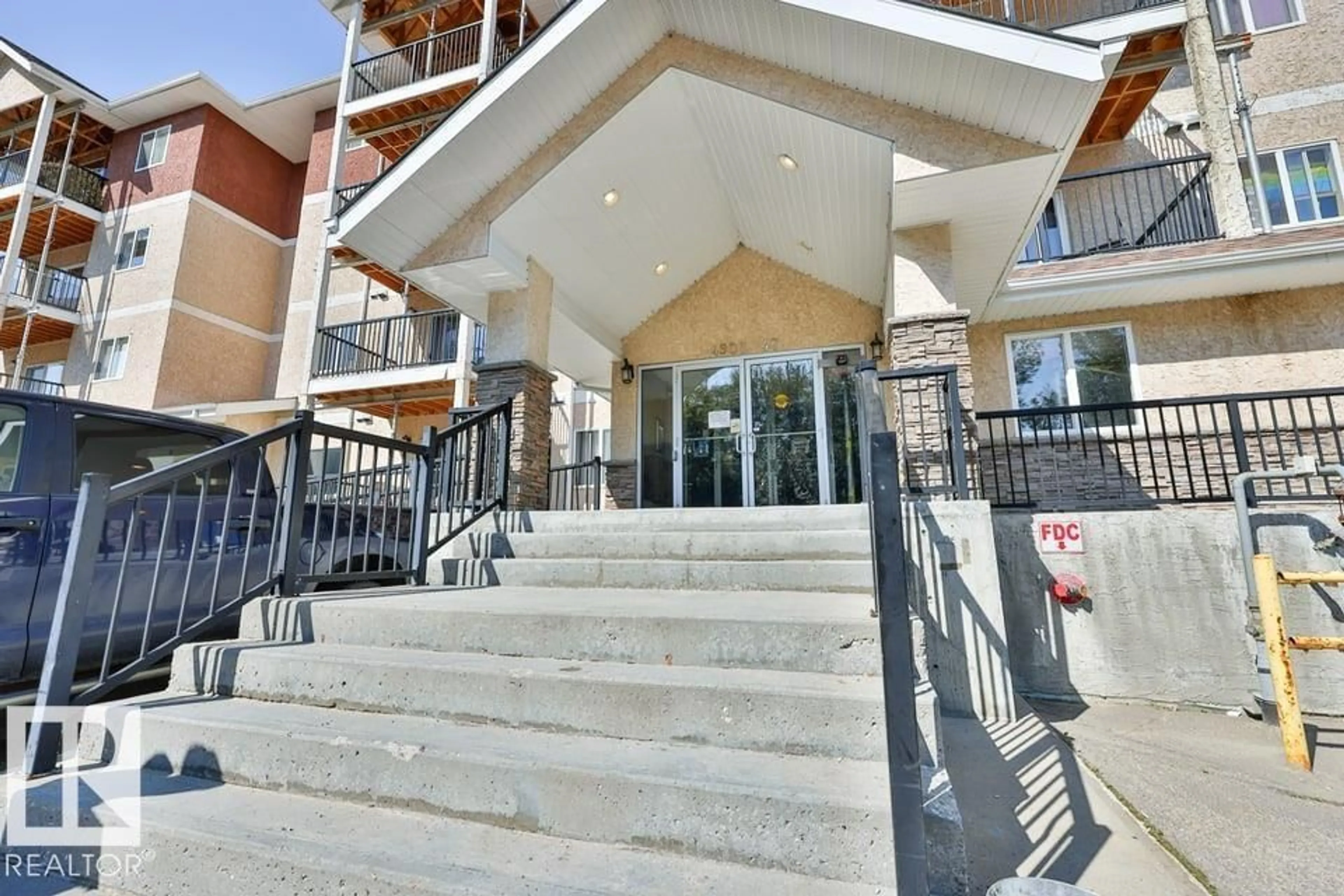 Indoor foyer for 406 - 4903 47 AV, Stony Plain Alberta T7Z0C6
